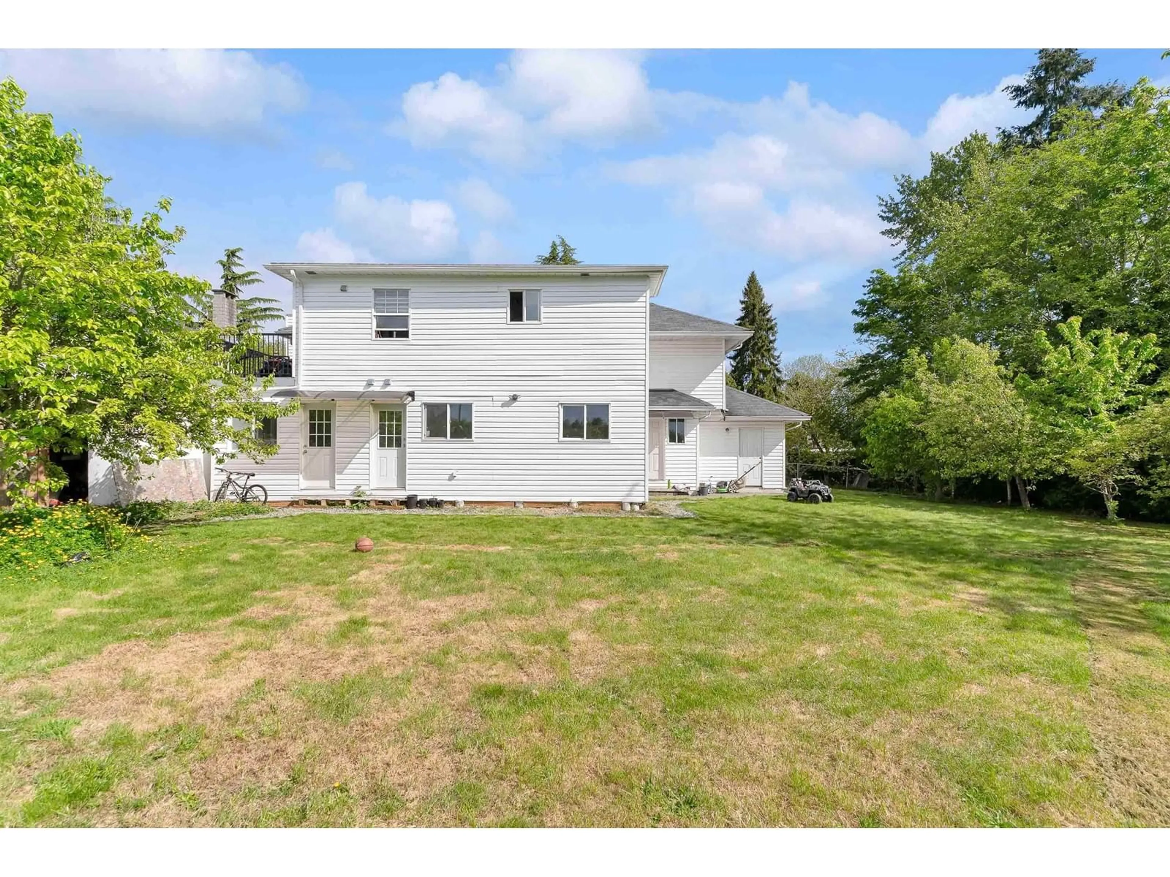 A pic from outside/outdoor area/front of a property/back of a property/a pic from drone, unknown for 13346 92, Surrey British Columbia V3V7S9
