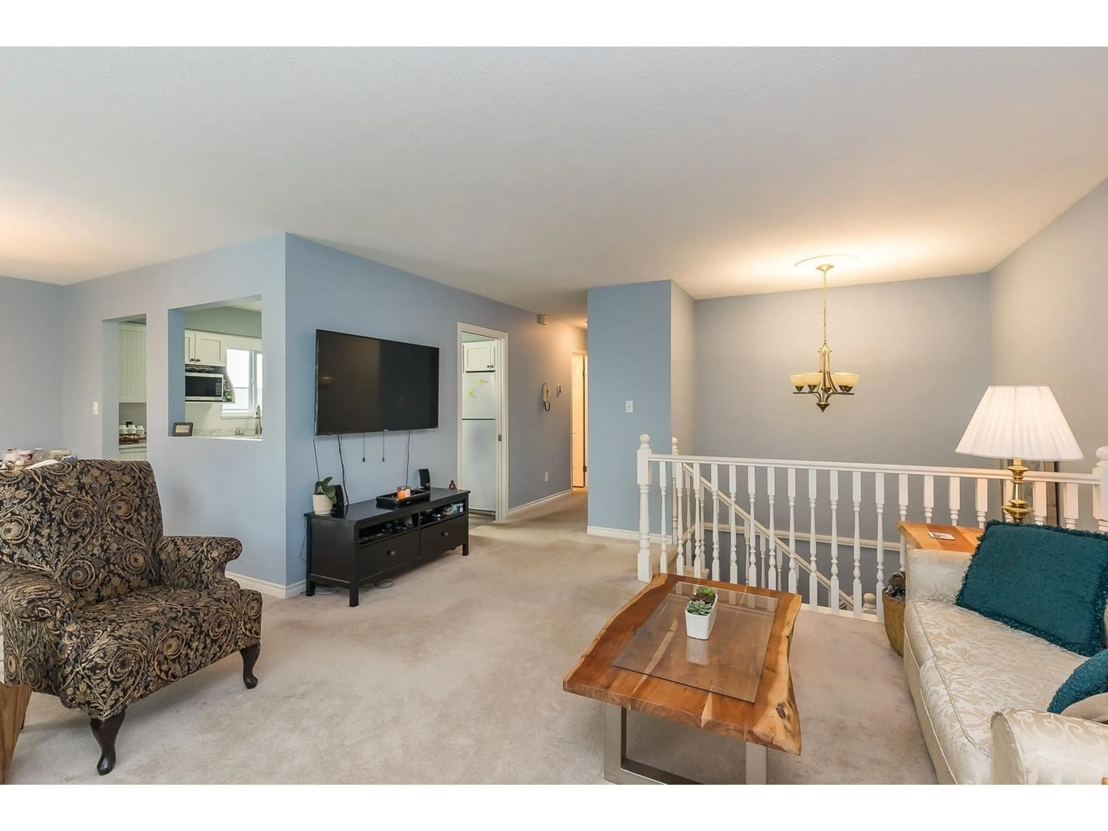 Living room with furniture, unknown for 37 - 2989 TRAFALGAR, Abbotsford British Columbia V2S7X9