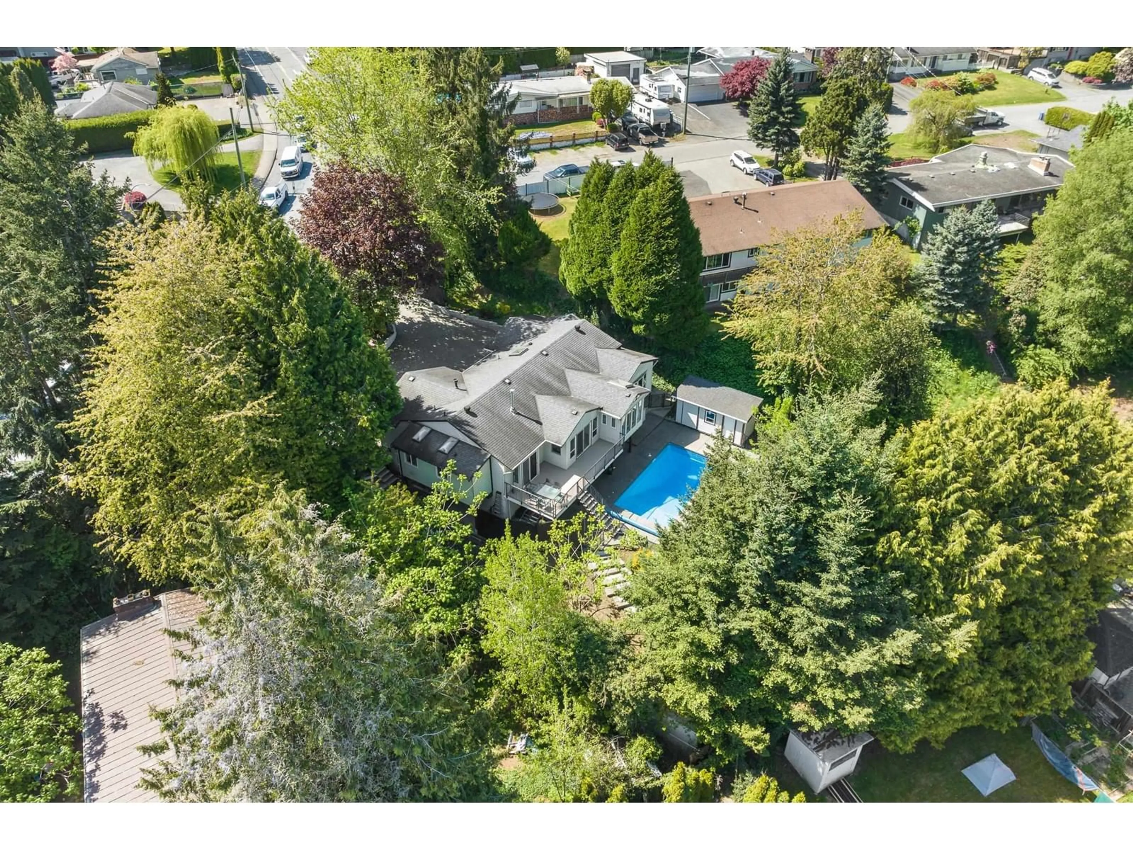 A pic from outside/outdoor area/front of a property/back of a property/a pic from drone, street for 31709 OLD YALE, Abbotsford British Columbia V2T2B6