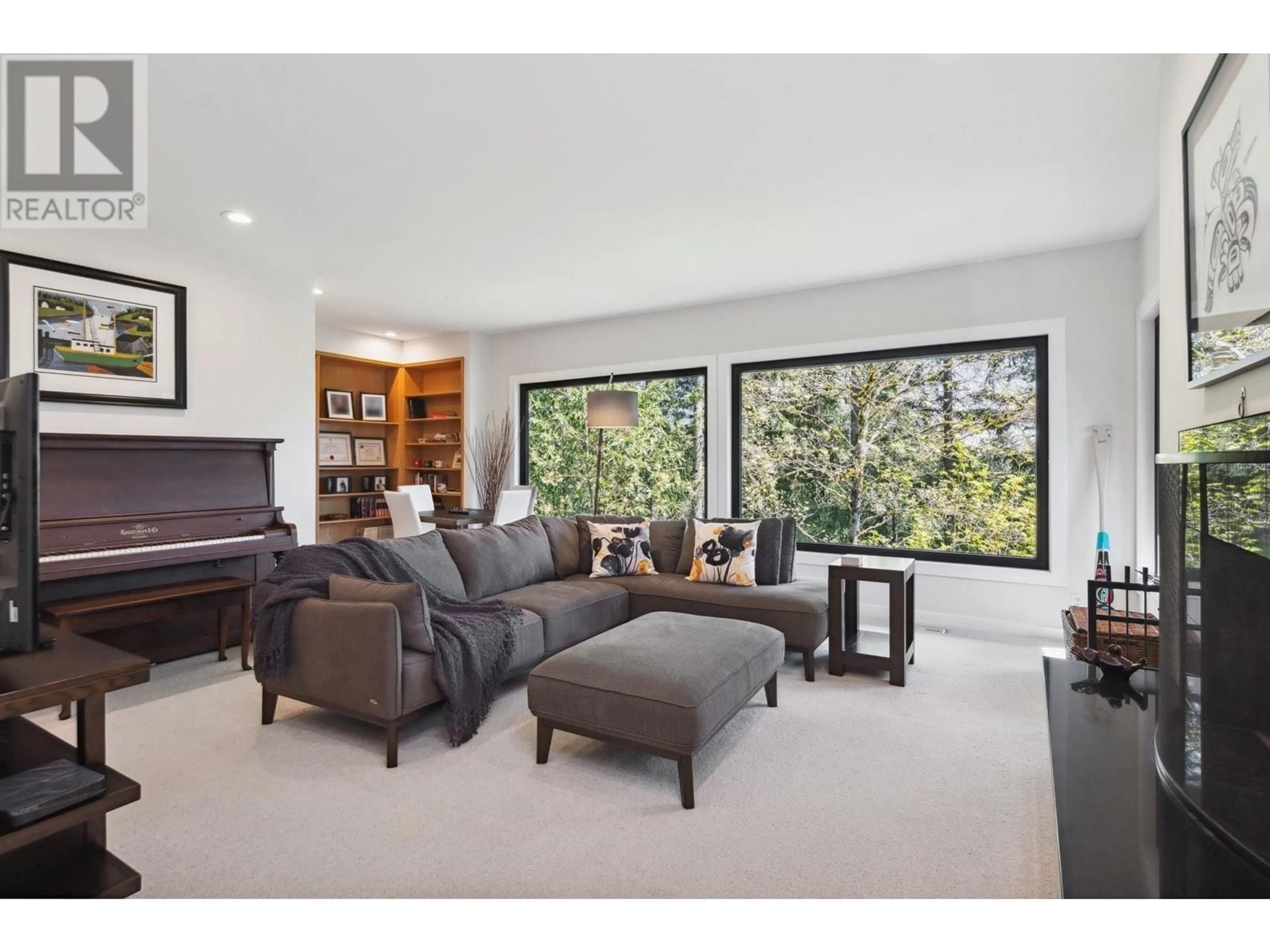 Living room with furniture, unknown for 4044 ALMONDEL ROAD, West Vancouver British Columbia V7V3L5