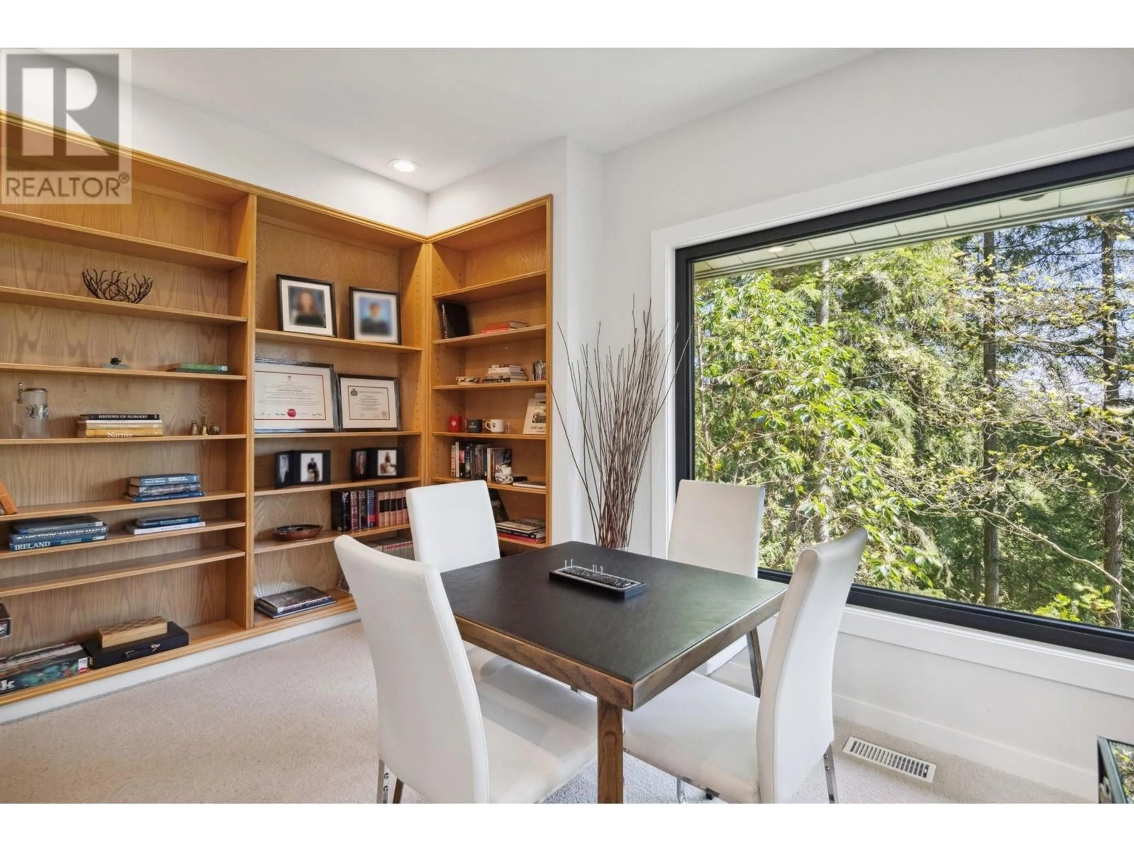 Dining room, wood/laminate floor for 4044 ALMONDEL ROAD, West Vancouver British Columbia V7V3L5