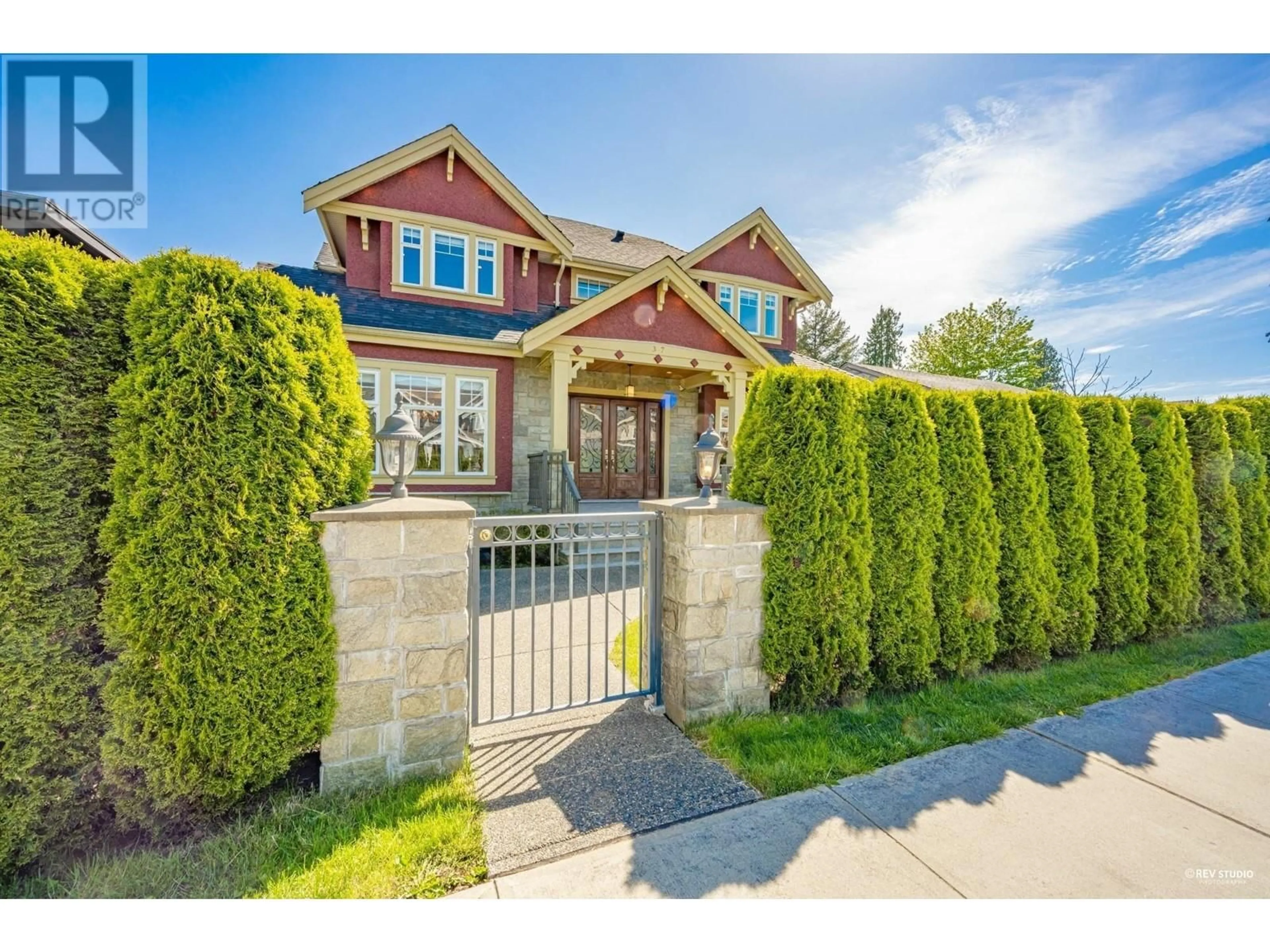 Home with brick exterior material, street for 337 17TH STREET, North Vancouver British Columbia V7L2W1