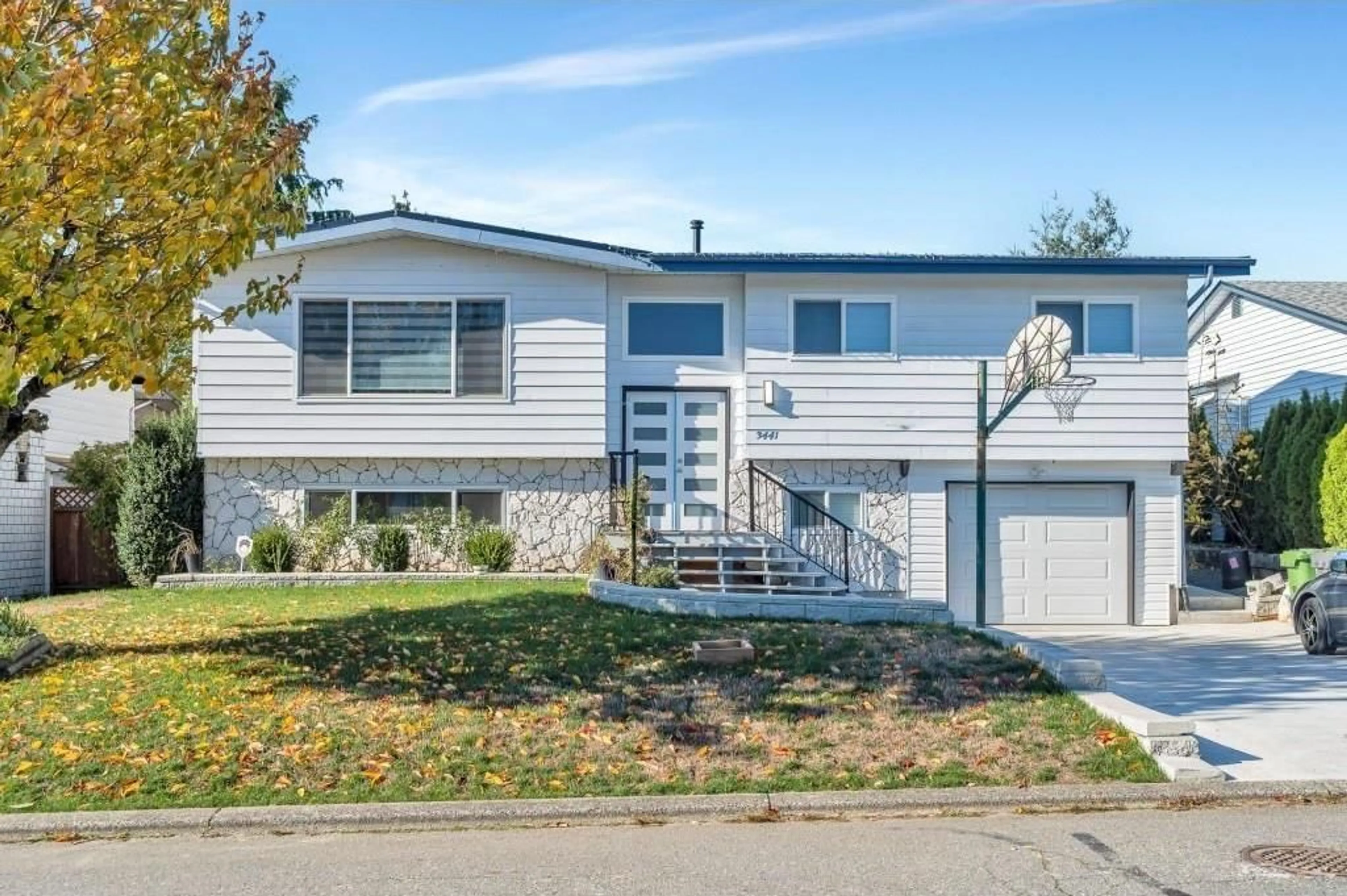 Home with vinyl exterior material, street for 3441 SECHELT, Abbotsford British Columbia V2T4Z3