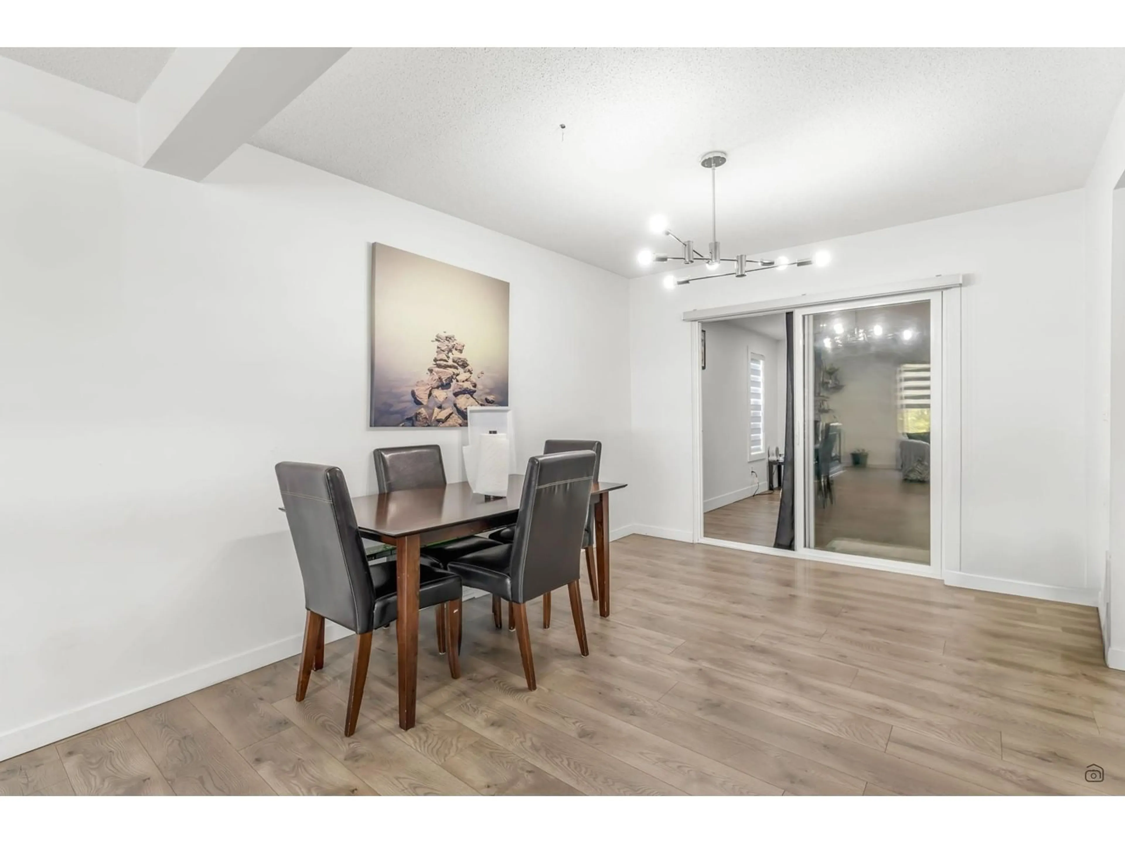 Dining room, wood/laminate floor for 3441 SECHELT, Abbotsford British Columbia V2T4Z3