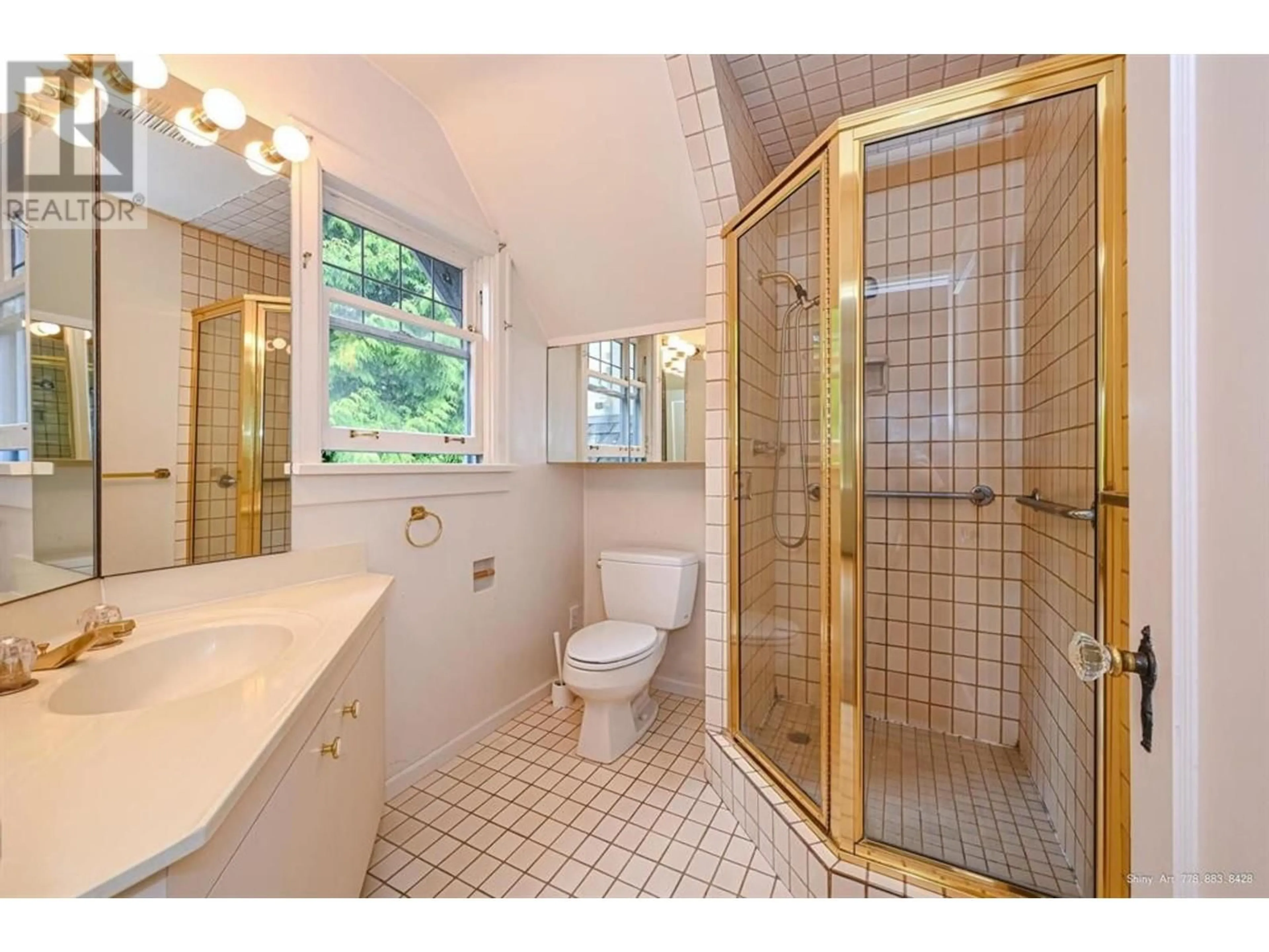 Standard bathroom, ceramic/tile floor for 1383 32 AVENUE, Vancouver British Columbia V6H2J4