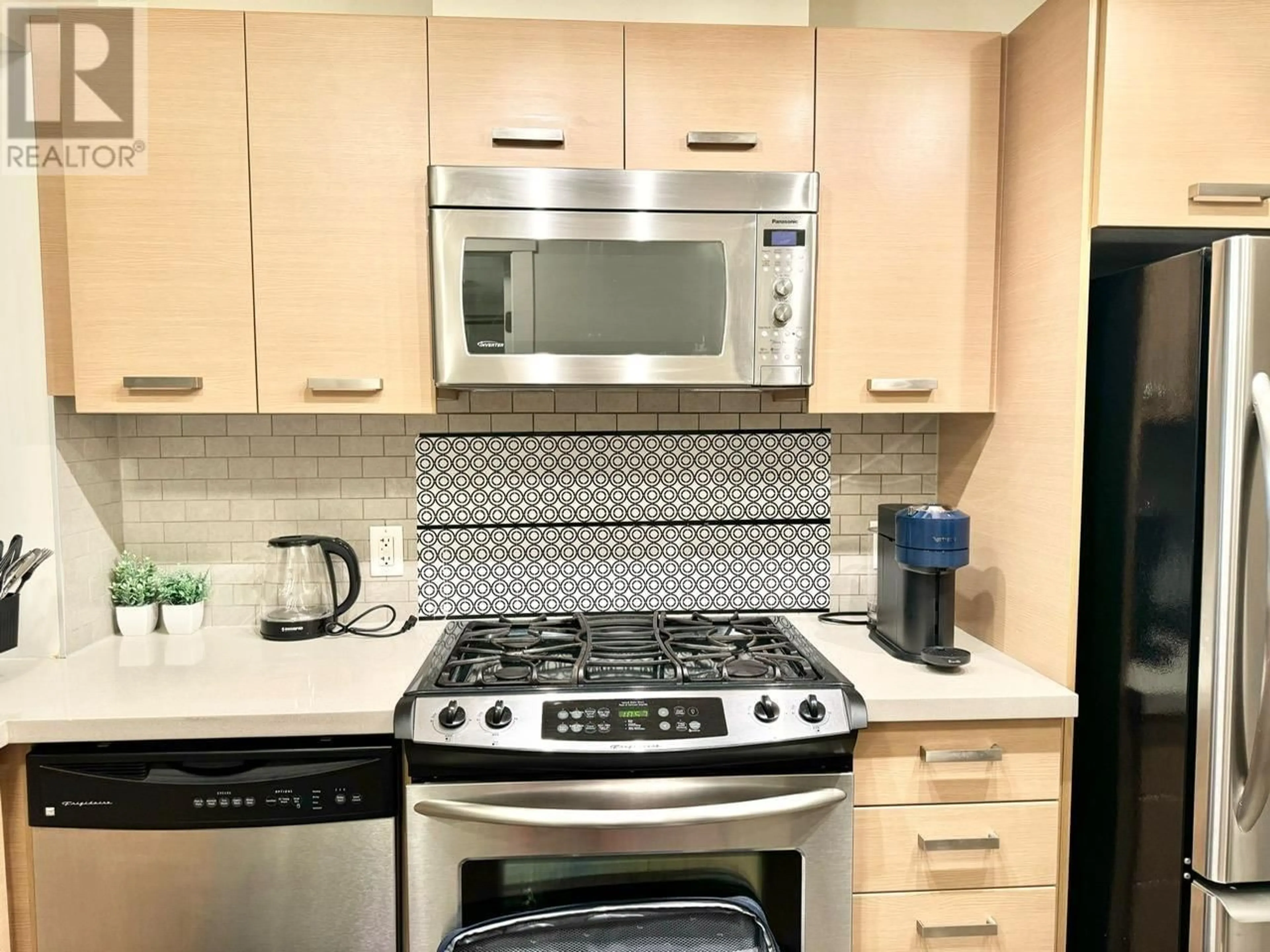 Standard kitchen, unknown for 612 - 8033 SABA ROAD, Richmond British Columbia V6Y4M8