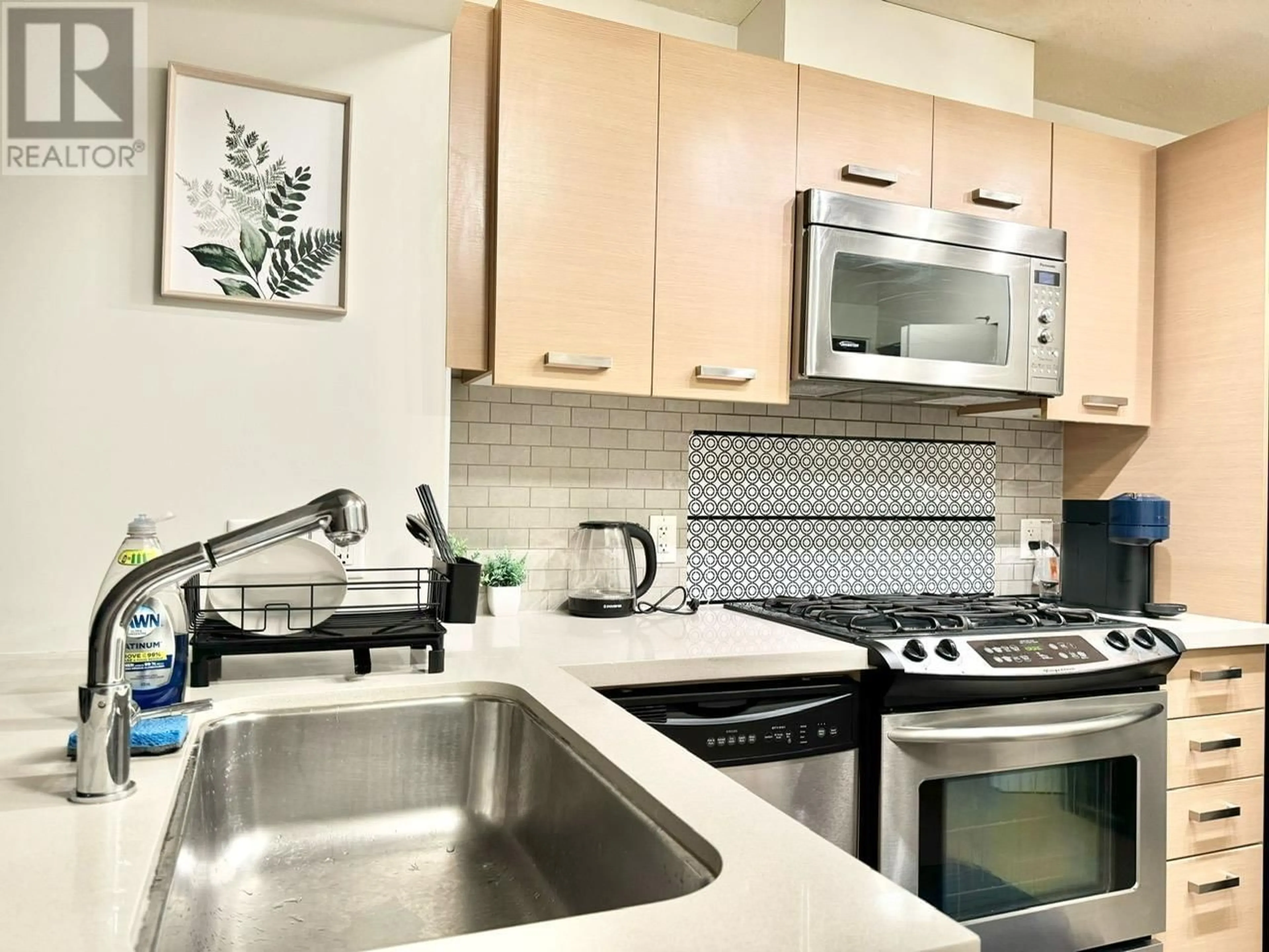 Standard kitchen, unknown for 612 - 8033 SABA ROAD, Richmond British Columbia V6Y4M8