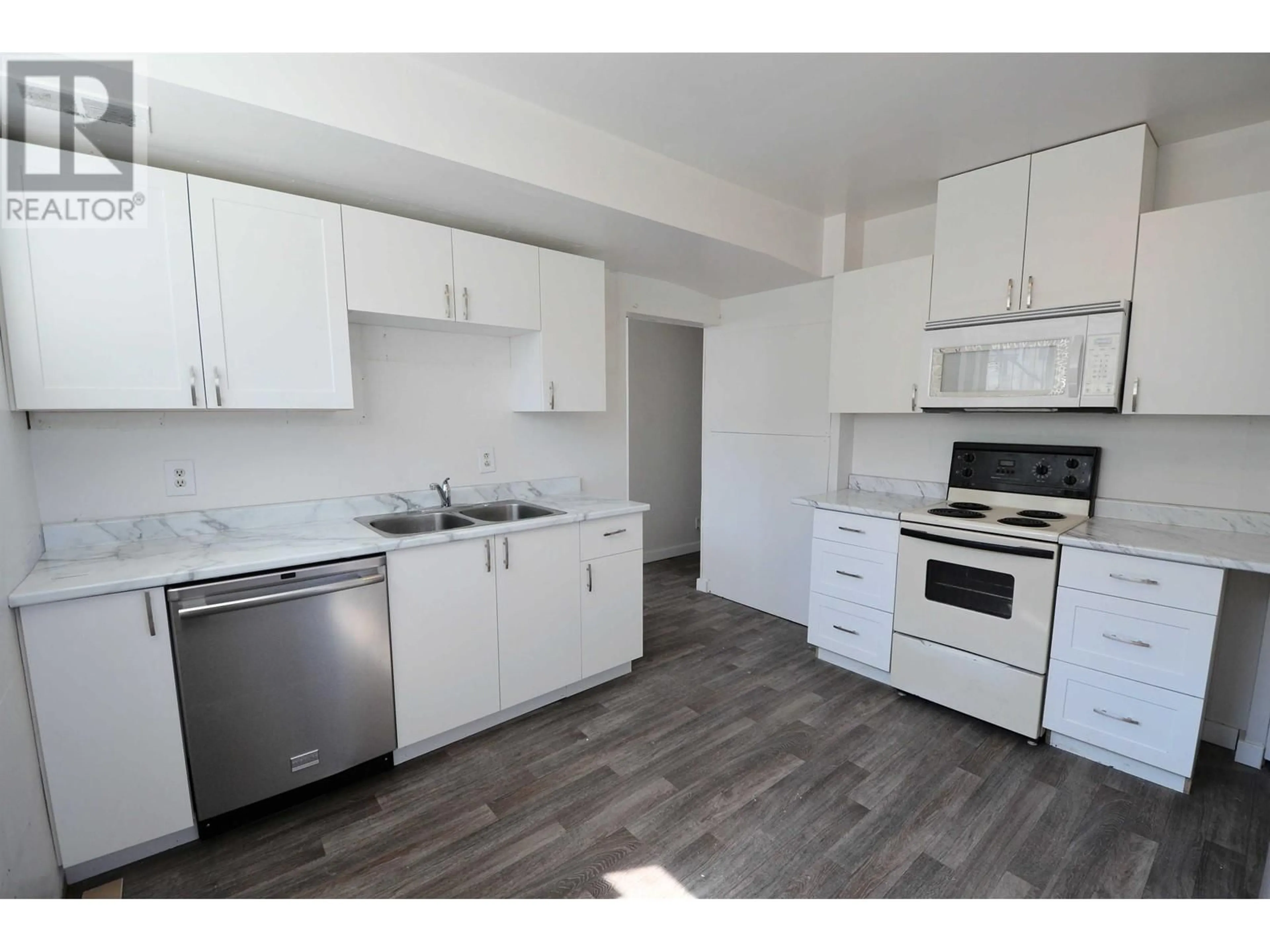 Standard kitchen, unknown for 538 GILLETT STREET, Prince George British Columbia V2M1S6