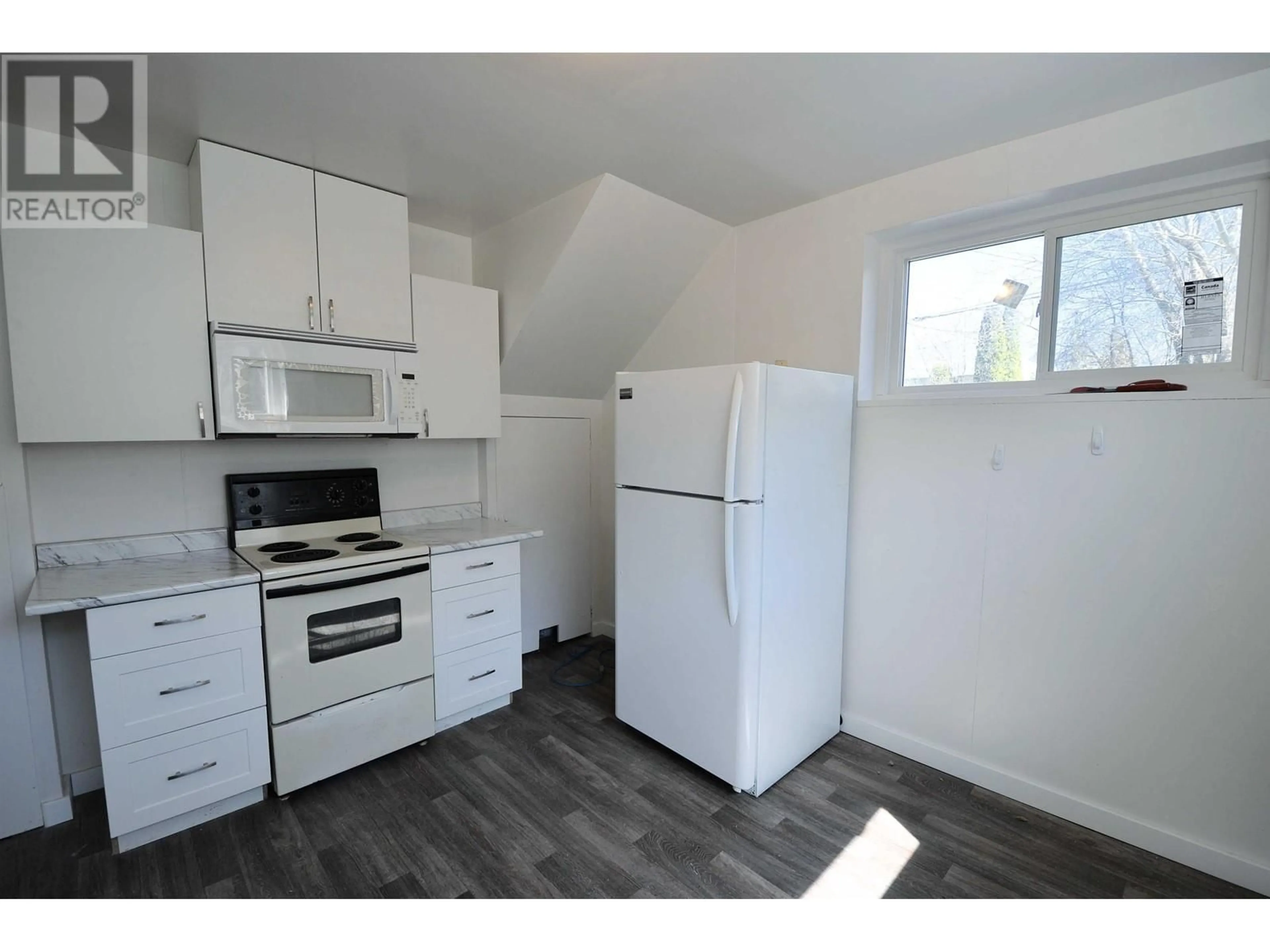 Standard kitchen, unknown for 538 GILLETT STREET, Prince George British Columbia V2M1S6