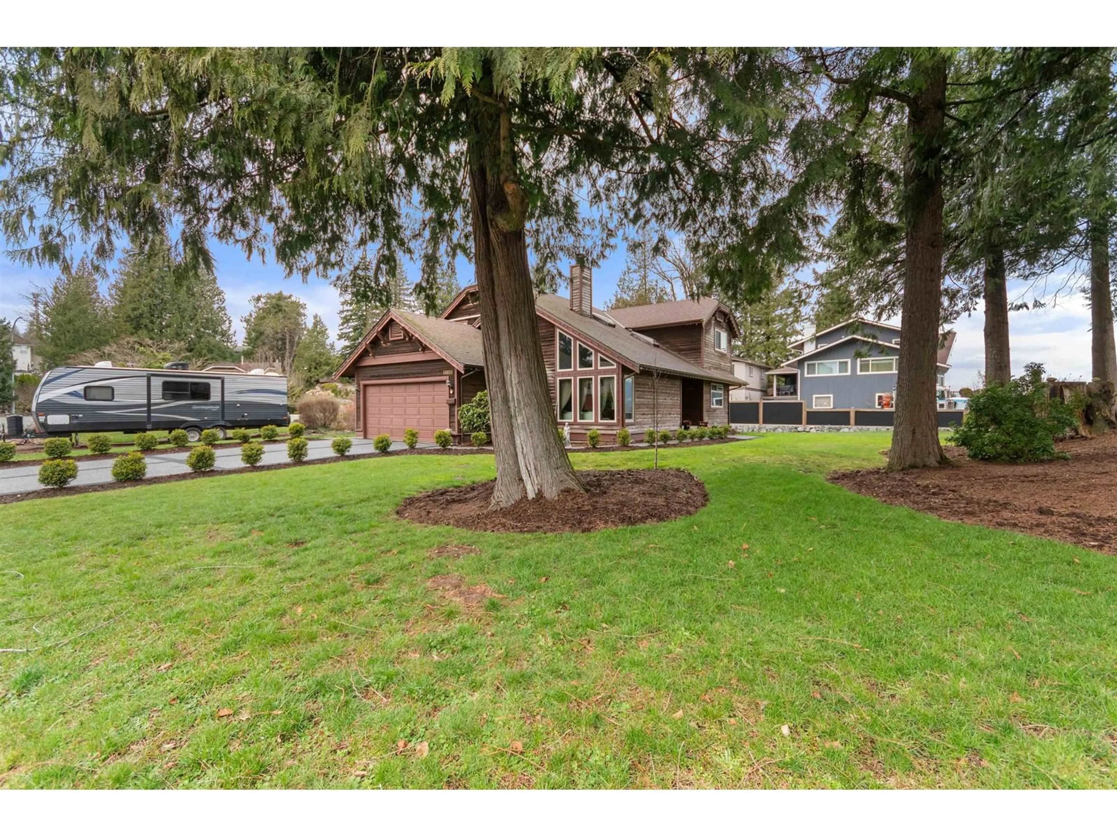 A pic from outside/outdoor area/front of a property/back of a property/a pic from drone, unknown for 10039 EAGLE CRESCENT, Chilliwack British Columbia V2P7R1