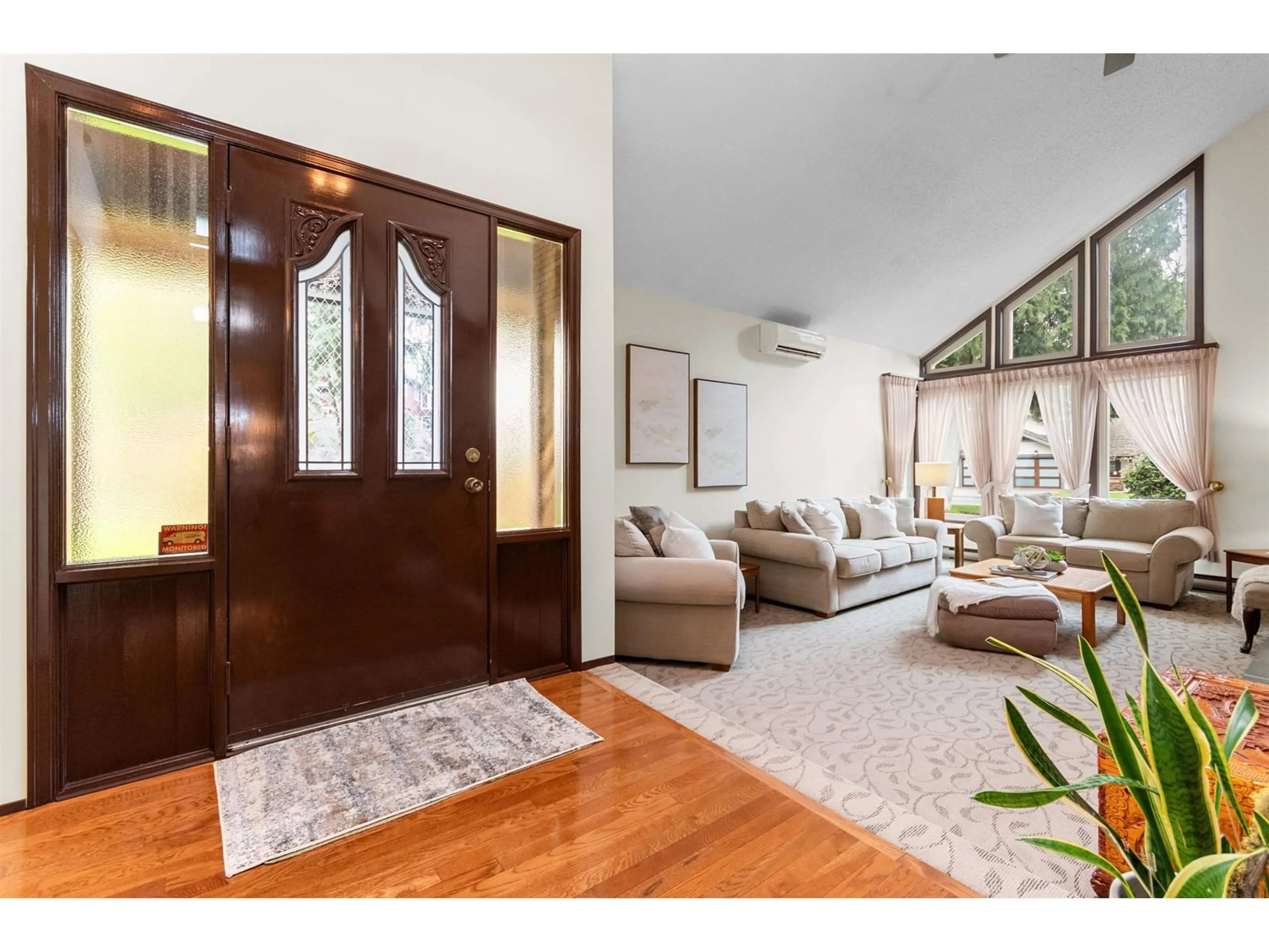 Indoor entryway for 10039 EAGLE CRESCENT, Chilliwack British Columbia V2P7R1