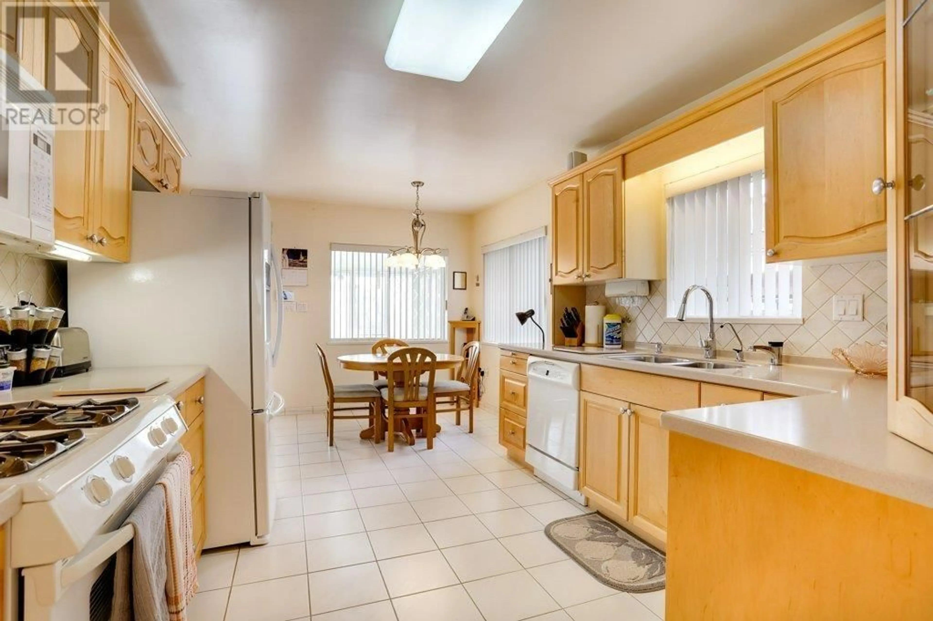 Standard kitchen, ceramic/tile floor for 3136 53RD AVENUE, Vancouver British Columbia V5S1W5