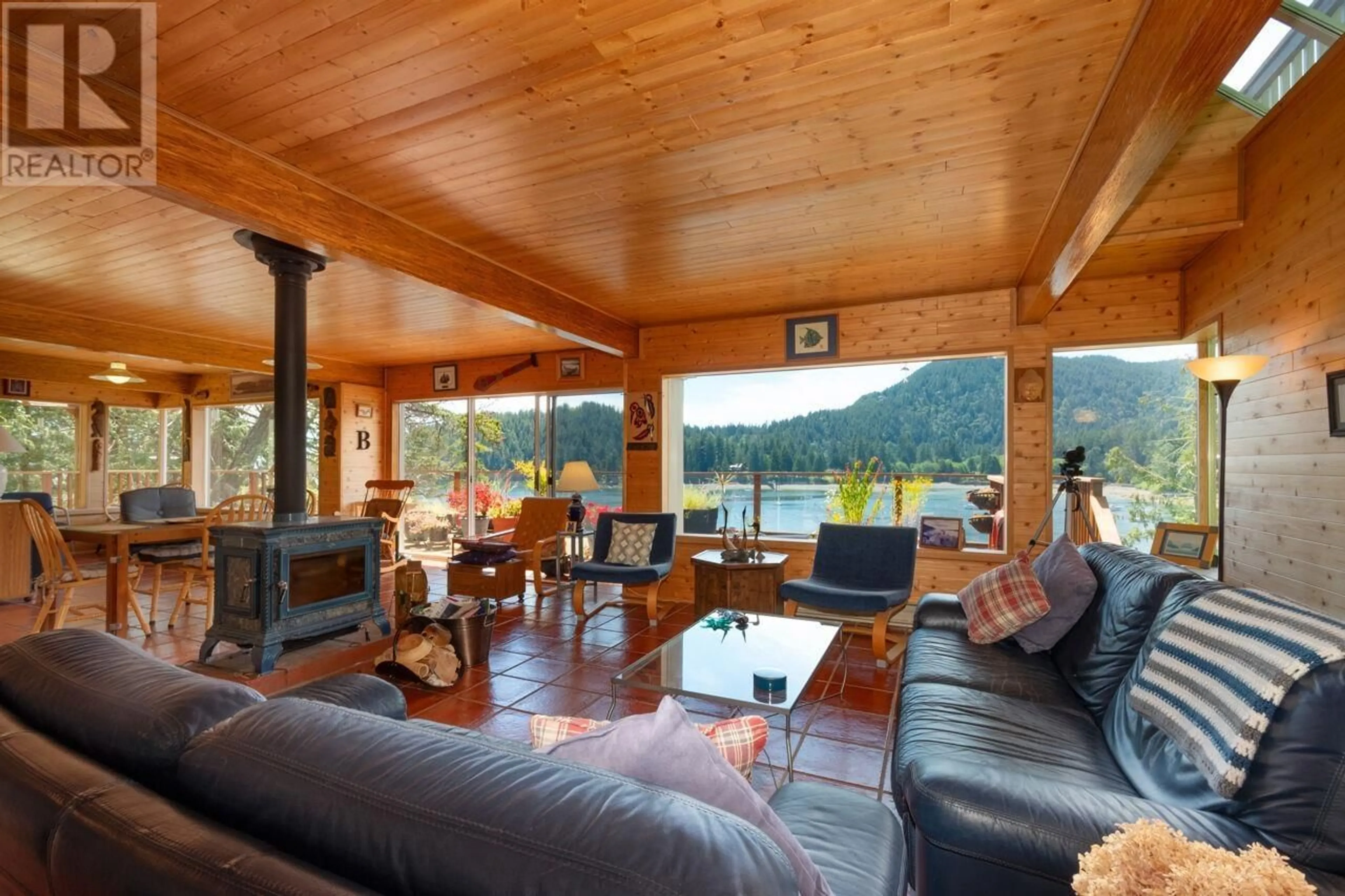 Living room with furniture, wood/laminate floor for 345 DAVID ROAD, Bowen Island British Columbia V0N1G1