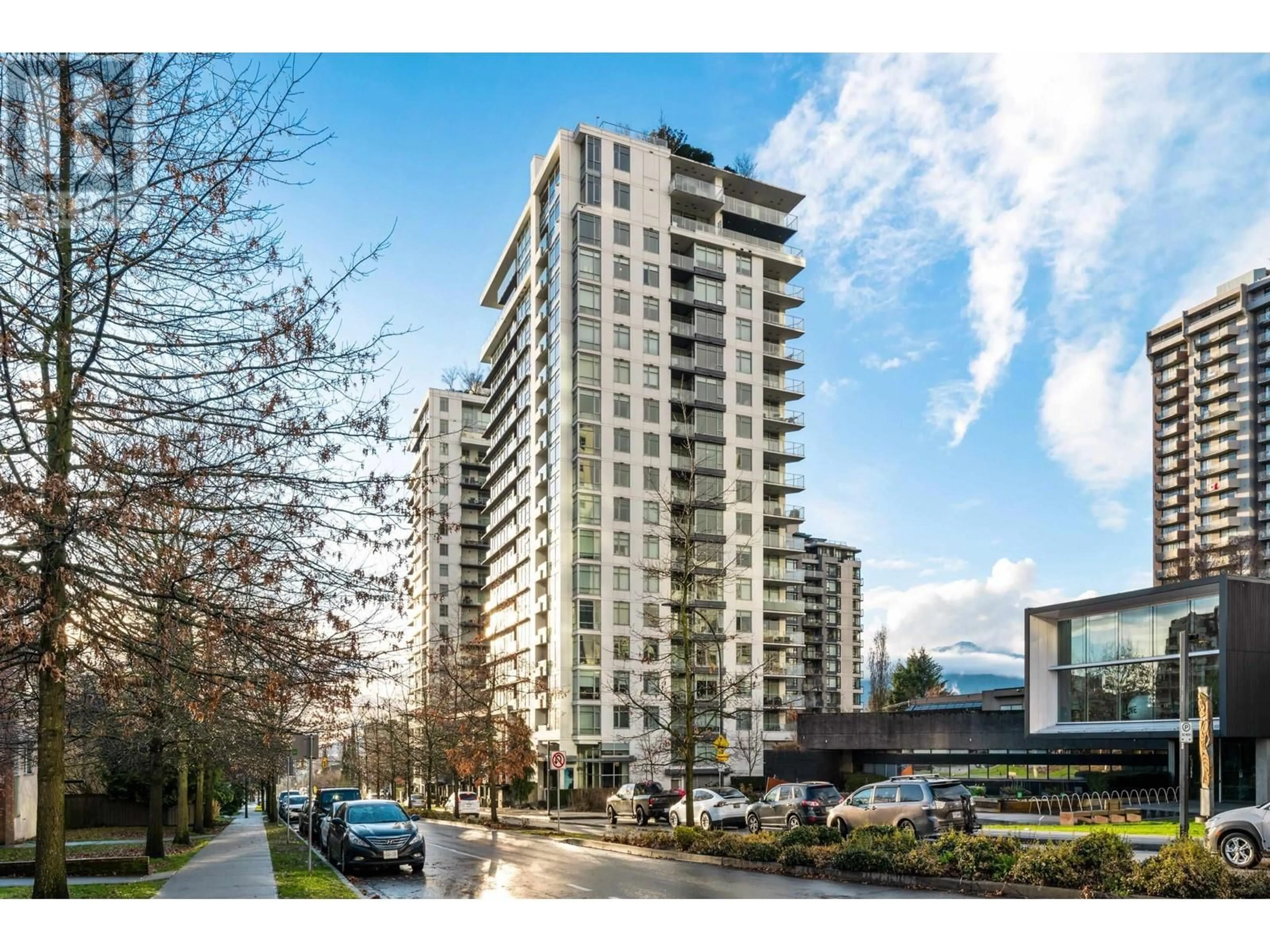 A pic from outside/outdoor area/front of a property/back of a property/a pic from drone, unknown for 906 - 158 13TH STREET, North Vancouver British Columbia V7M0A7