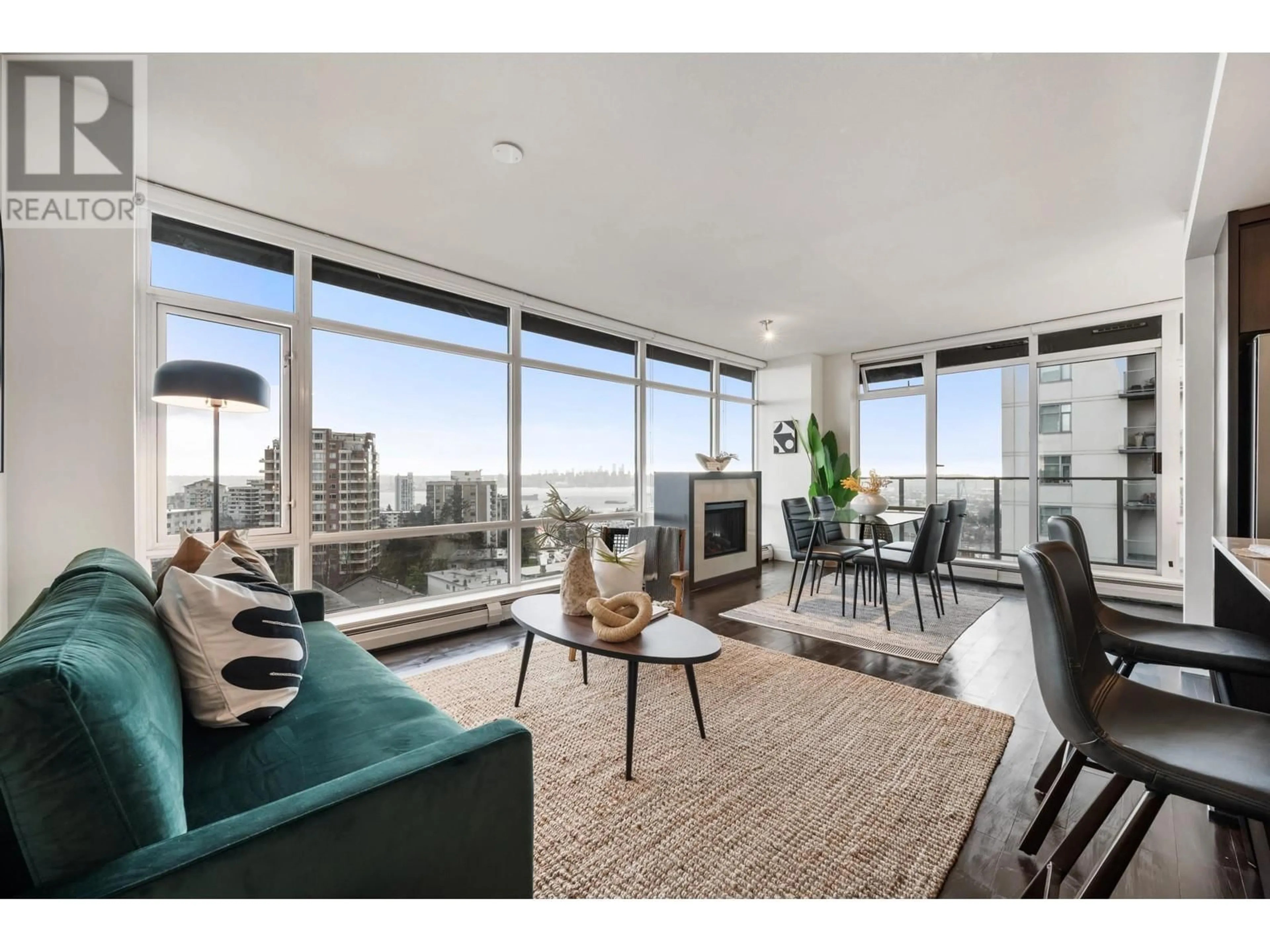 Living room with furniture, unknown for 906 - 158 13TH STREET, North Vancouver British Columbia V7M0A7