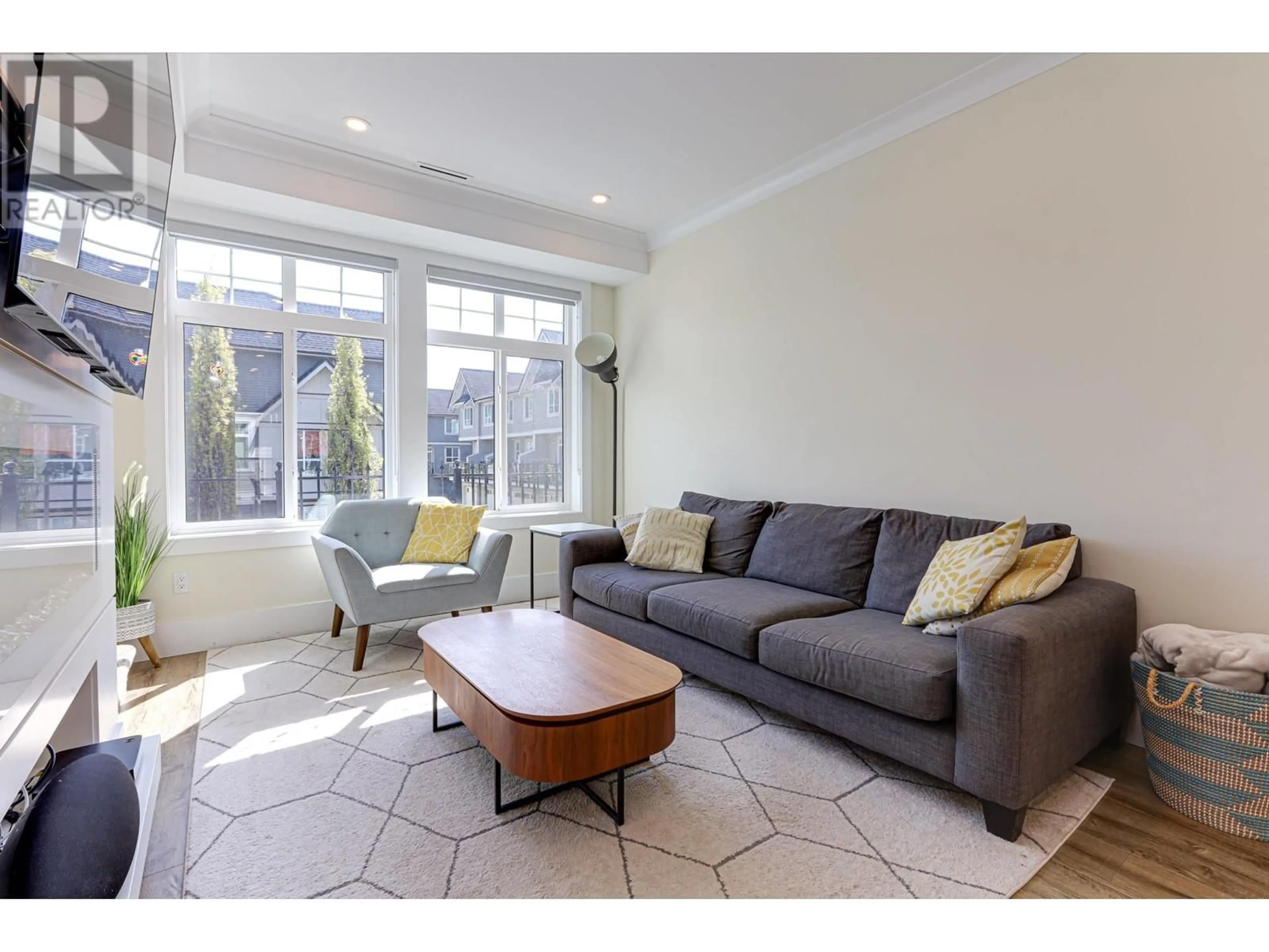 Living room with furniture, unknown for 4767 GARRY STREET, Ladner British Columbia V4K0E1