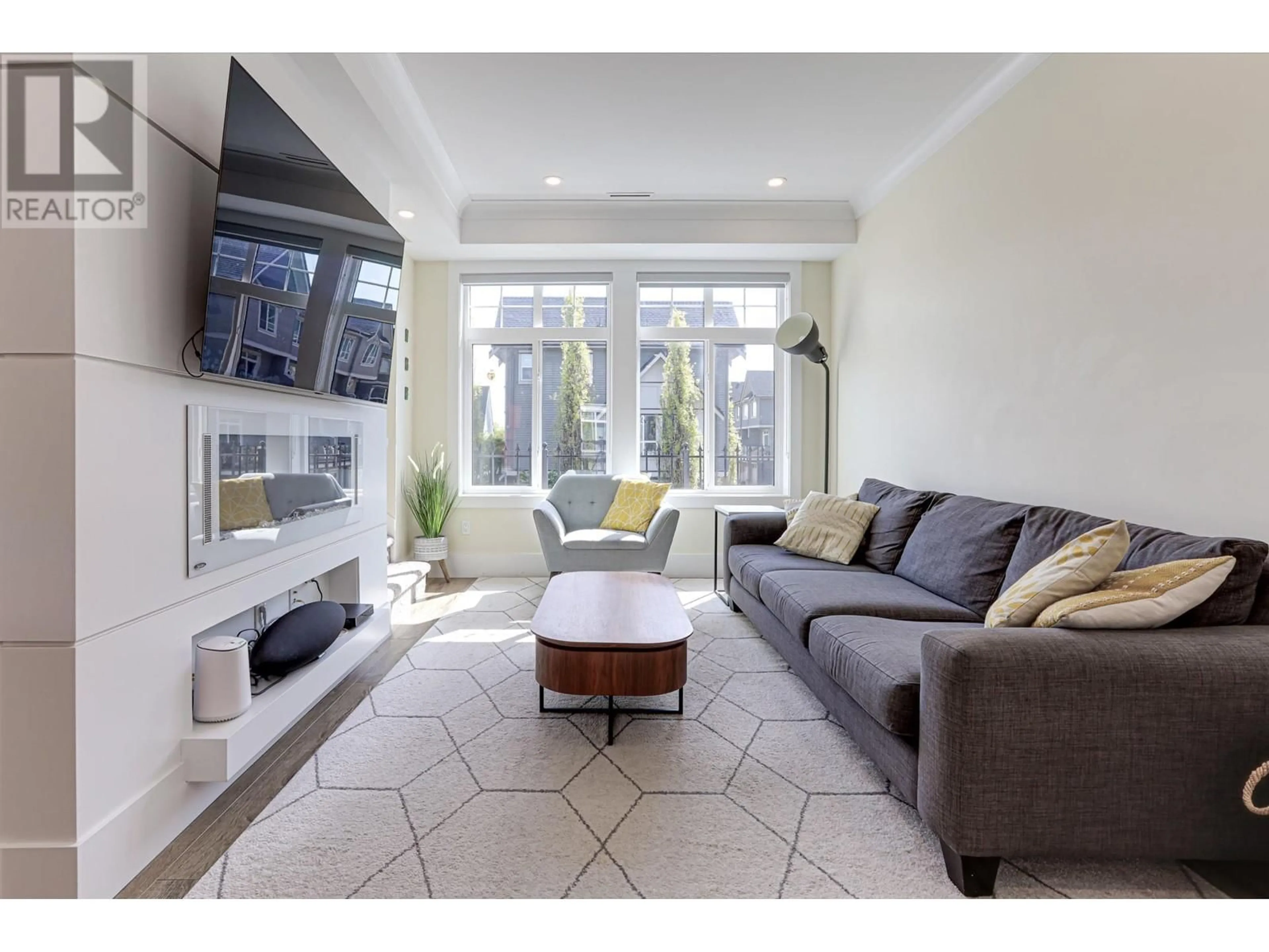 Living room with furniture, unknown for 4767 GARRY STREET, Ladner British Columbia V4K0E1