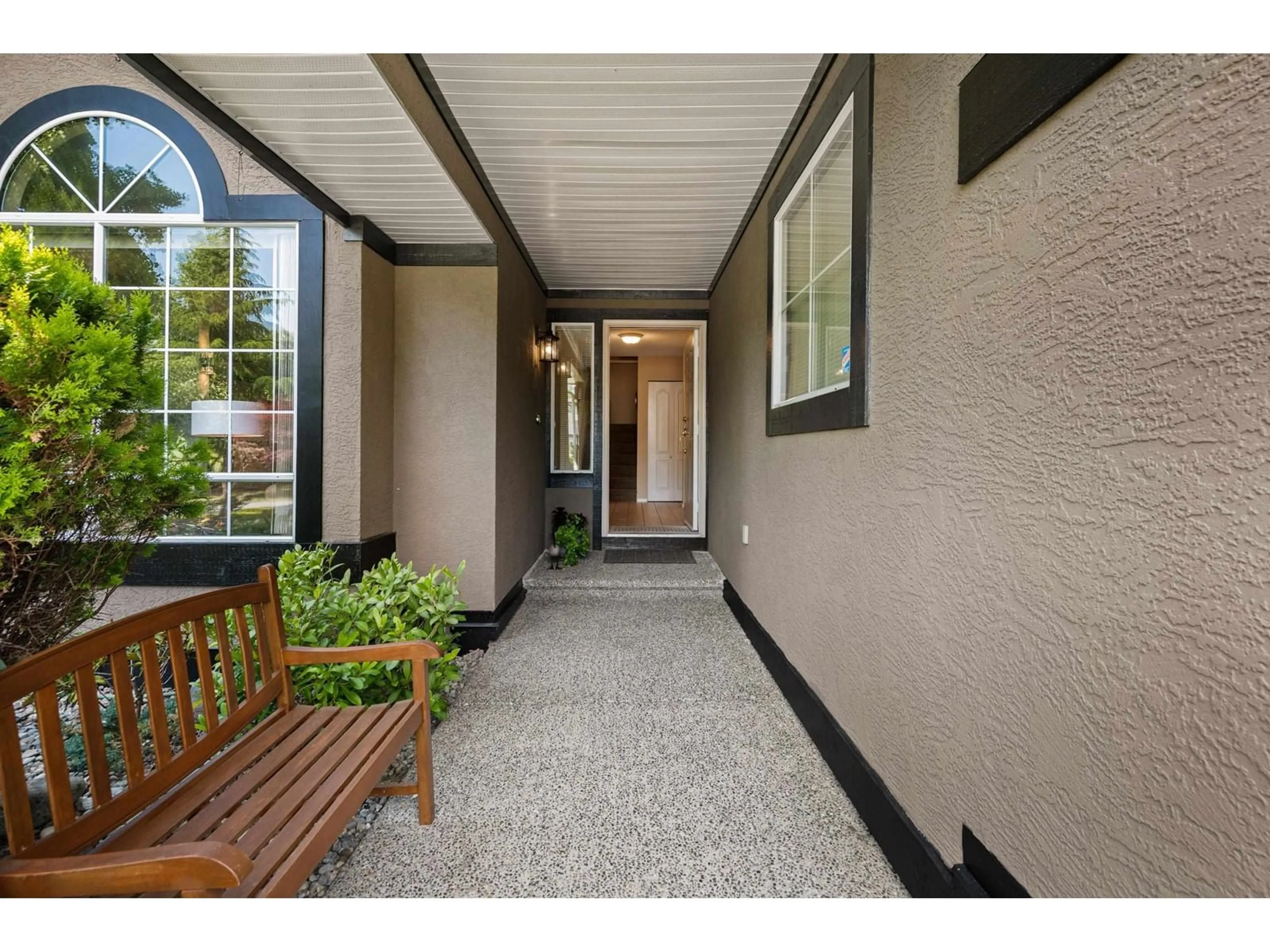 Indoor entryway for 10931 161A, Surrey British Columbia V4N3J7