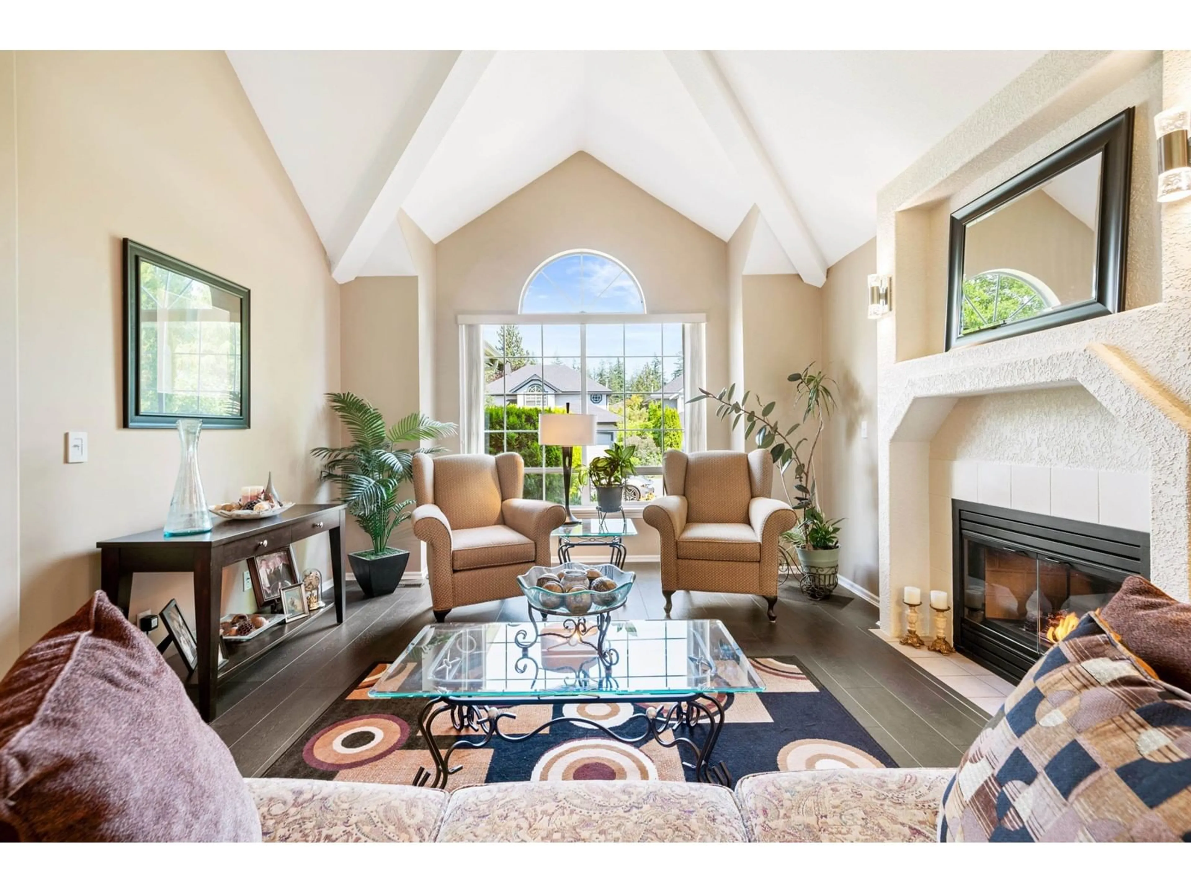 Living room with furniture, unknown for 10931 161A, Surrey British Columbia V4N3J7