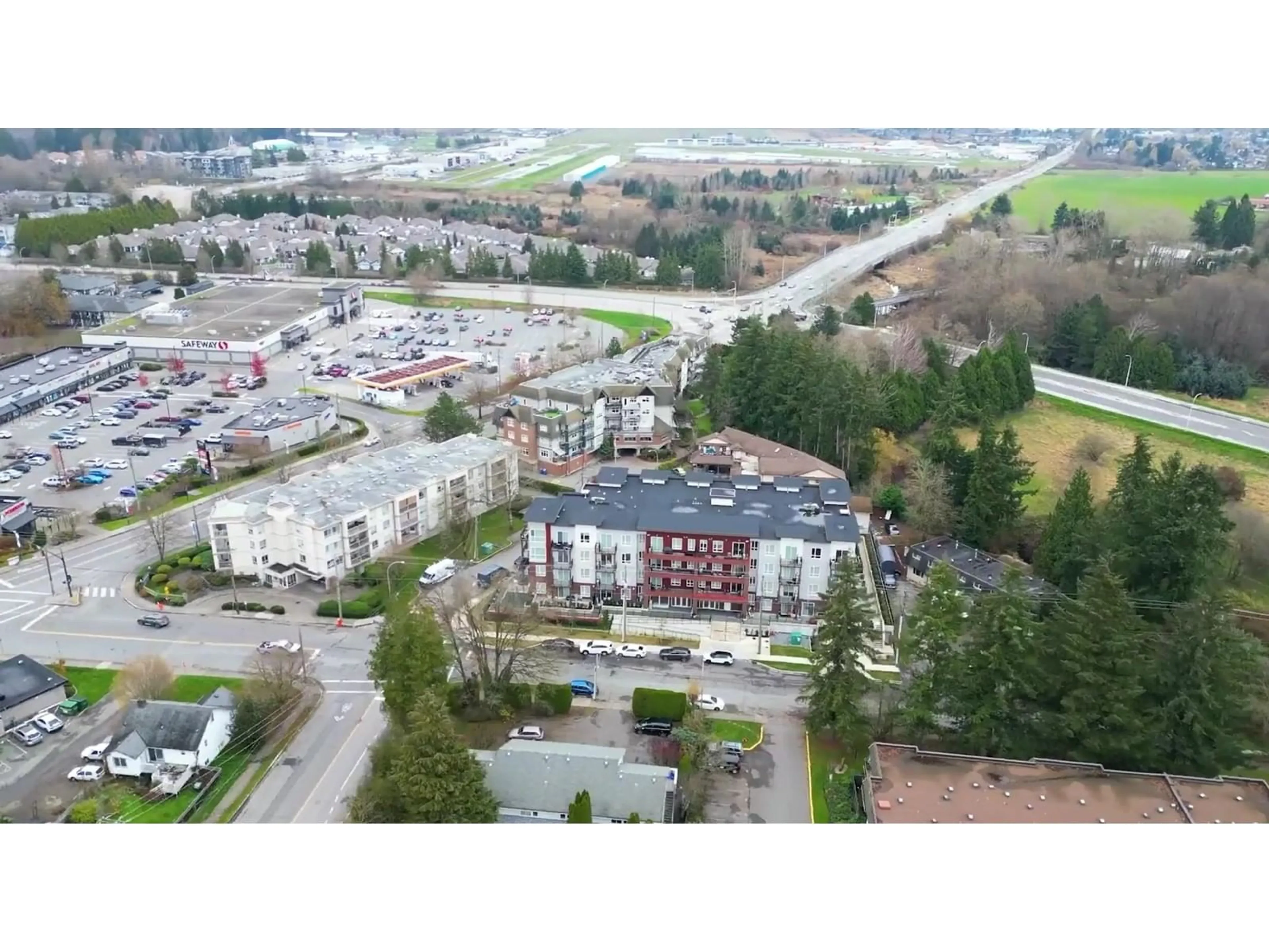 A pic from outside/outdoor area/front of a property/back of a property/a pic from drone, unknown for 401 - 5420 208, Langley British Columbia V3A2J9
