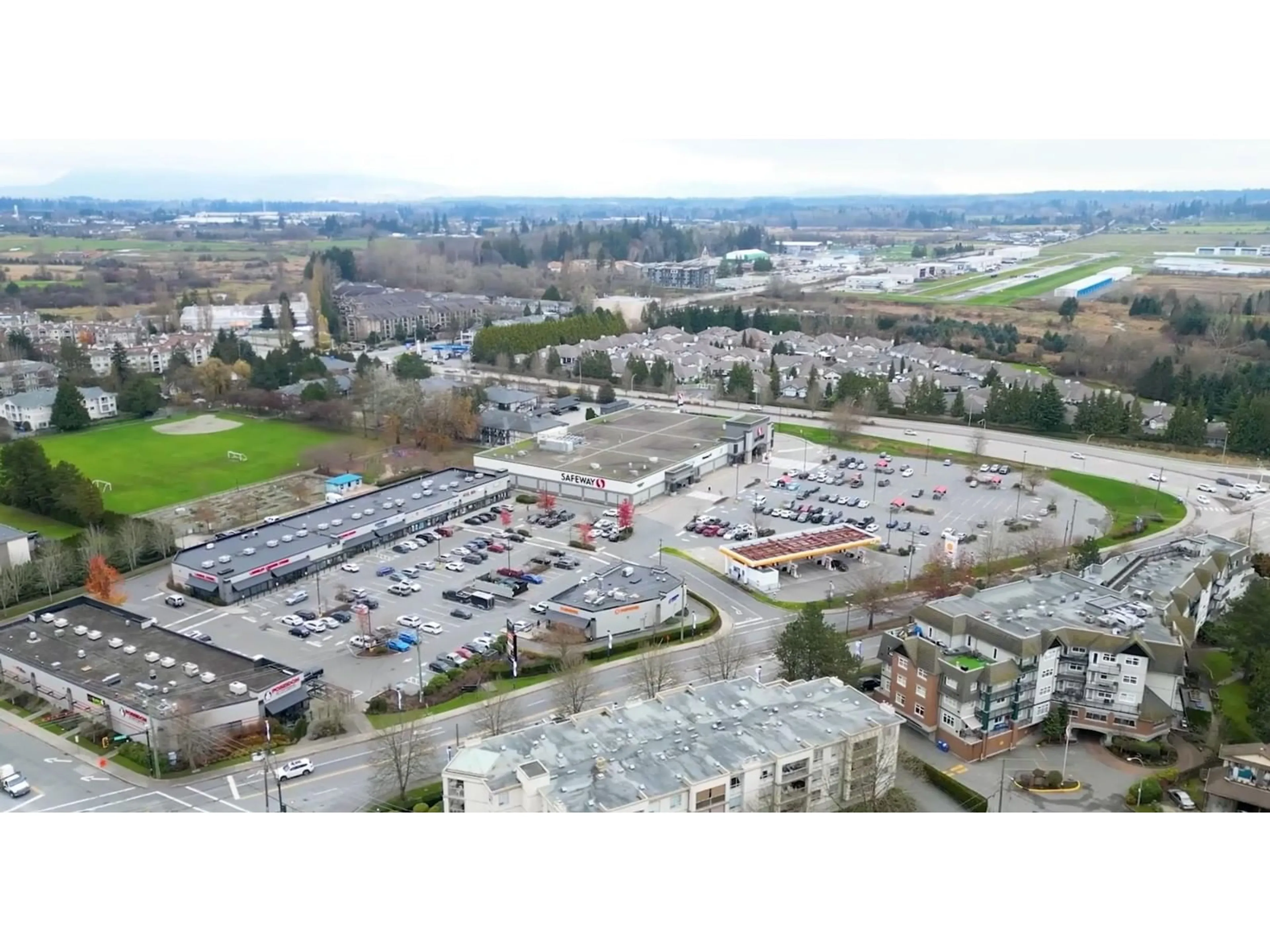 A pic from outside/outdoor area/front of a property/back of a property/a pic from drone, unknown for 401 - 5420 208, Langley British Columbia V3A2J9