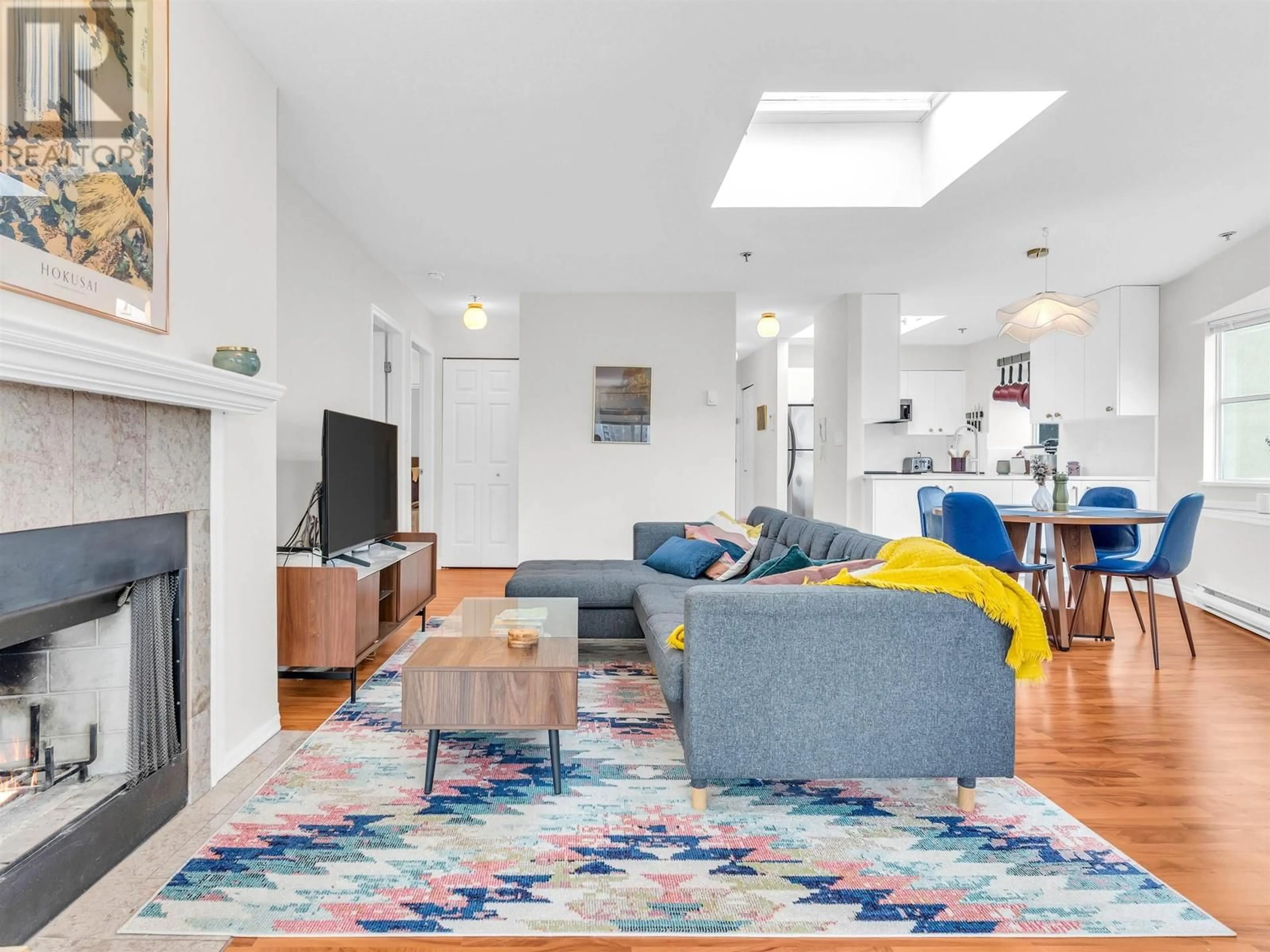 Living room with furniture, unknown for 402 - 1575 12TH AVENUE, Vancouver British Columbia V6J2E2