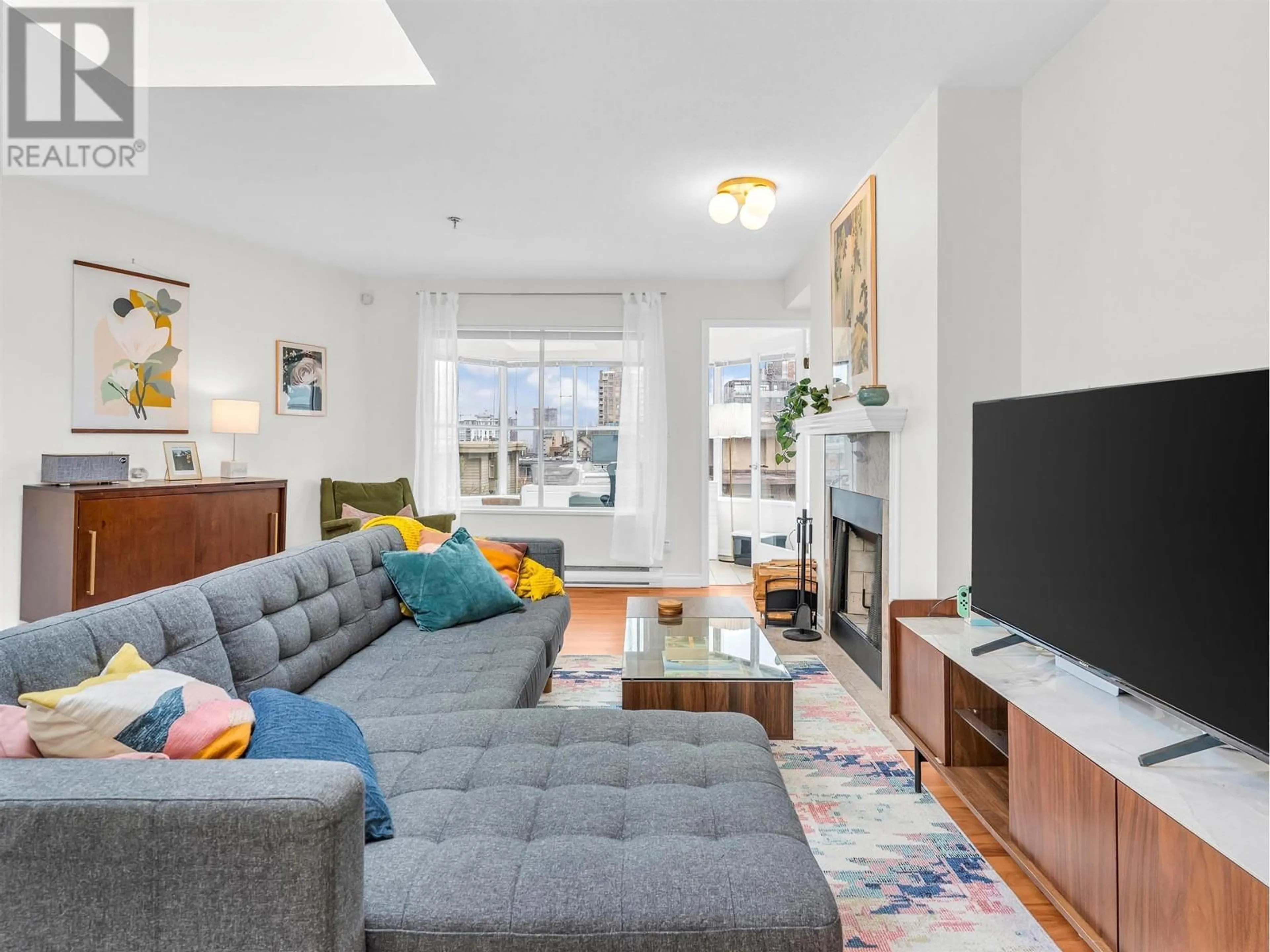Living room with furniture, unknown for 402 - 1575 12TH AVENUE, Vancouver British Columbia V6J2E2