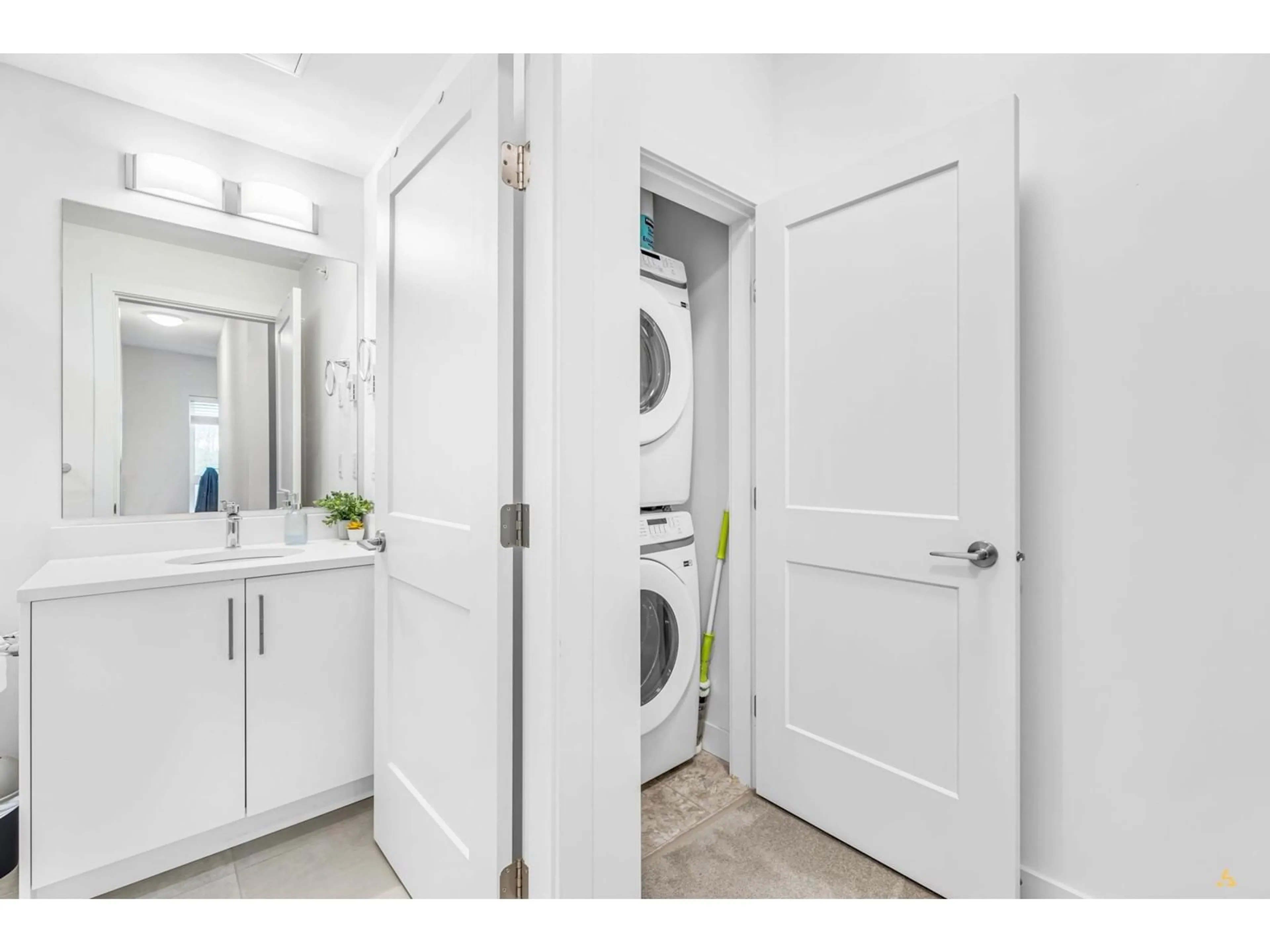 Laundry room for 47 - 1419 MCCALLUM, Abbotsford British Columbia V2S8B2