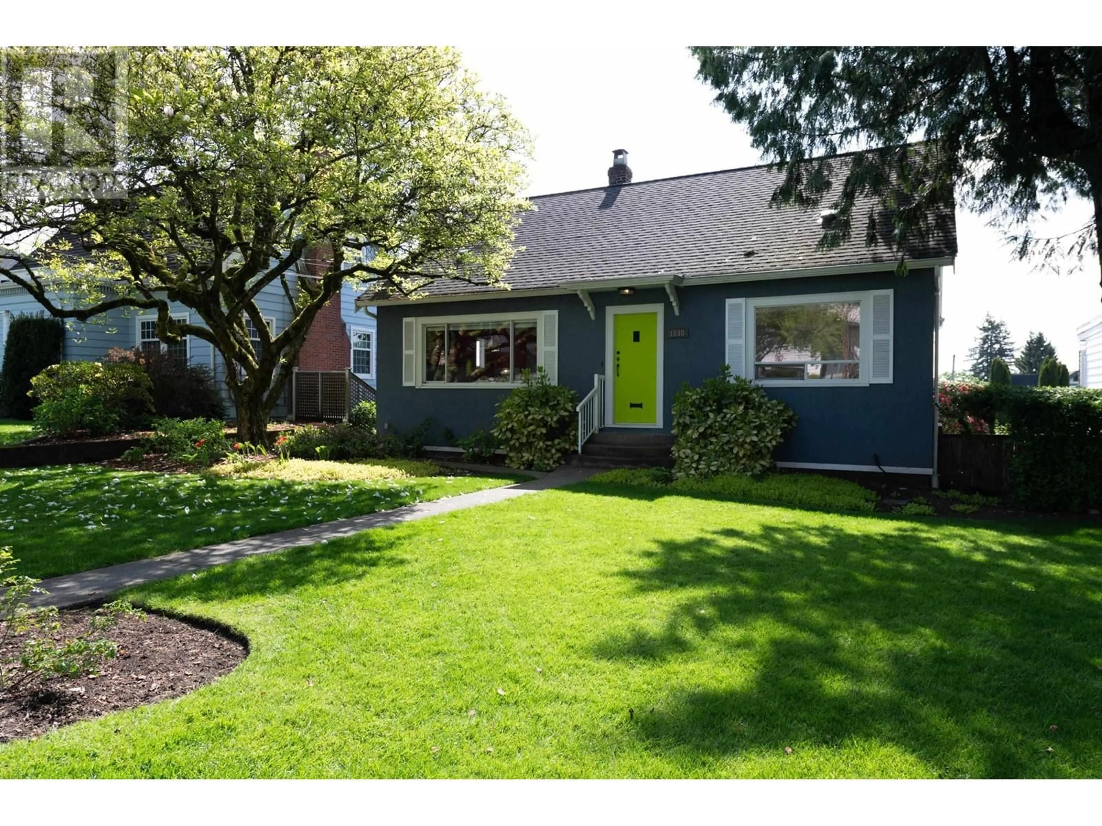 Home with vinyl exterior material, street for 1838 EDINBURGH STREET, New Westminster British Columbia V3M2X3