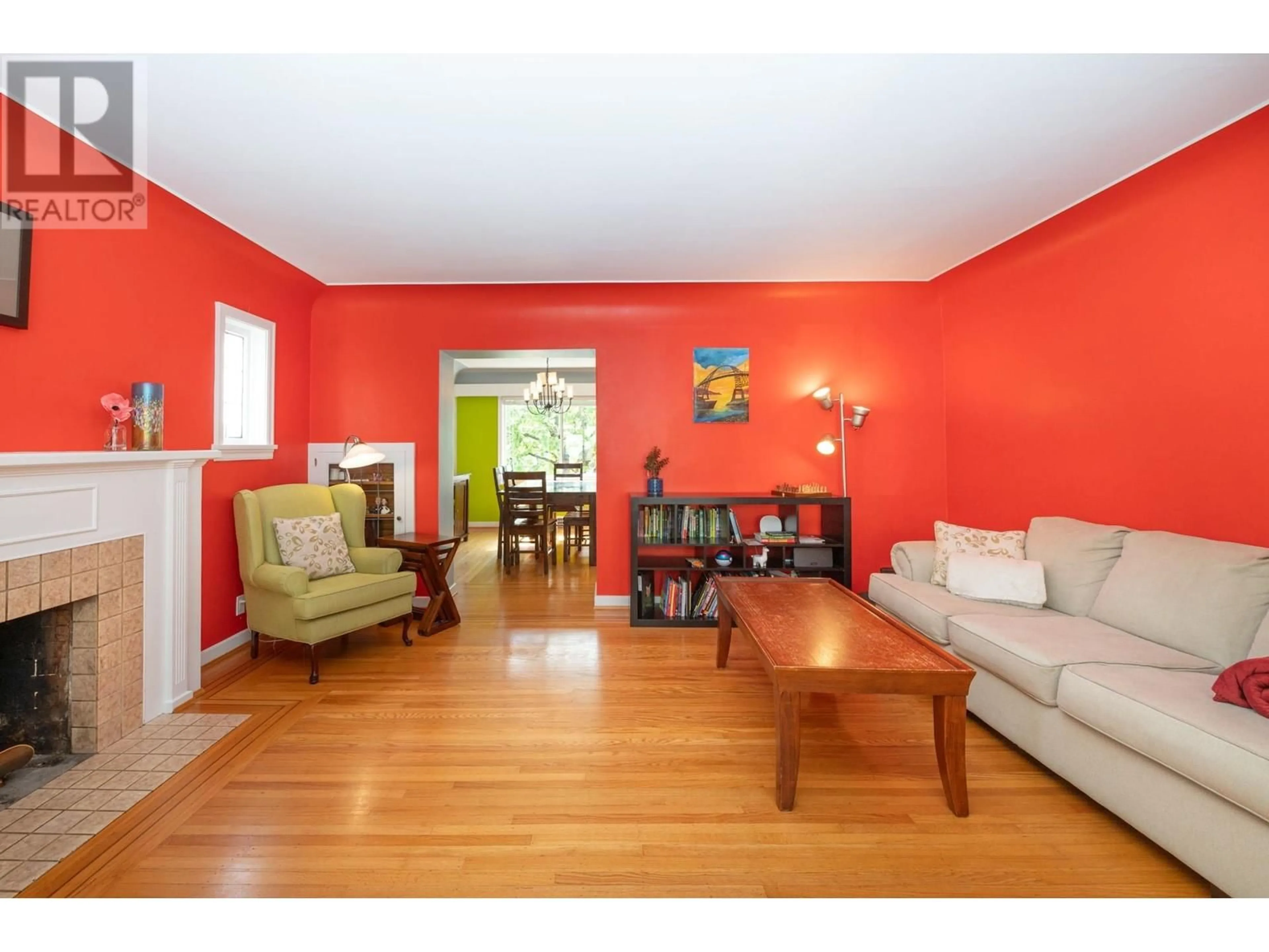 Living room with furniture, wood/laminate floor for 1838 EDINBURGH STREET, New Westminster British Columbia V3M2X3