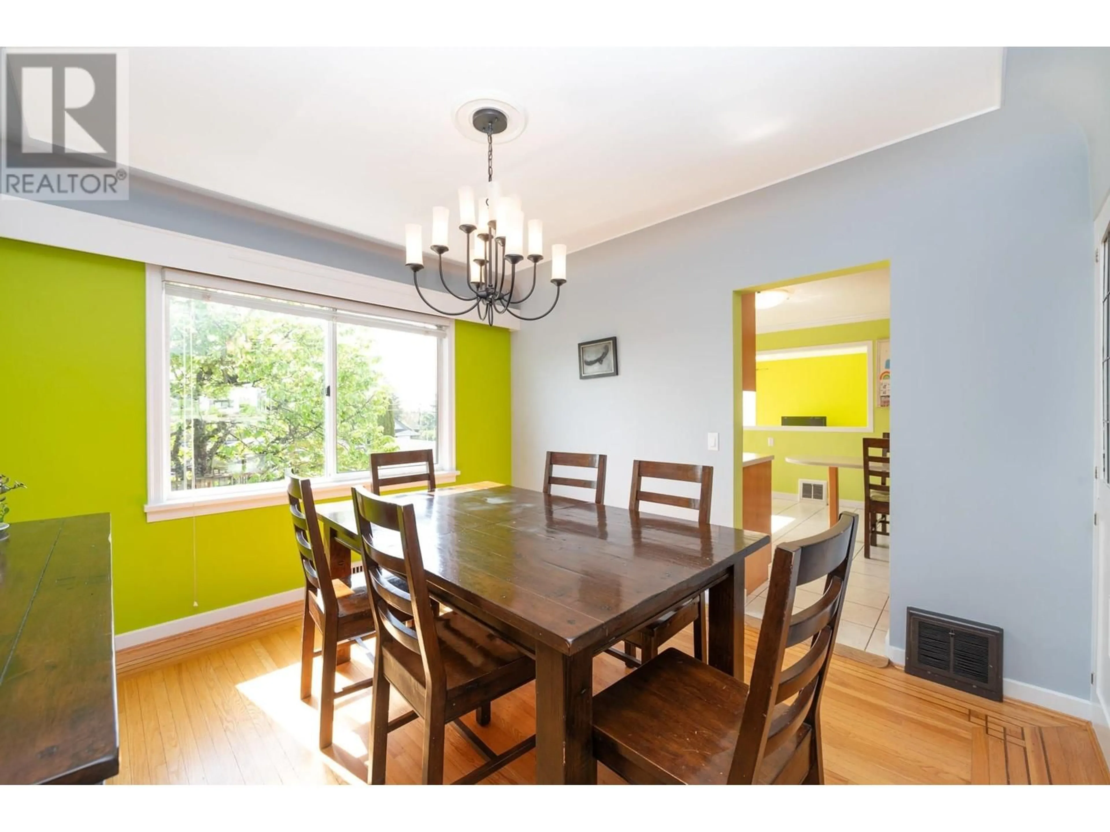 Dining room, wood/laminate floor for 1838 EDINBURGH STREET, New Westminster British Columbia V3M2X3