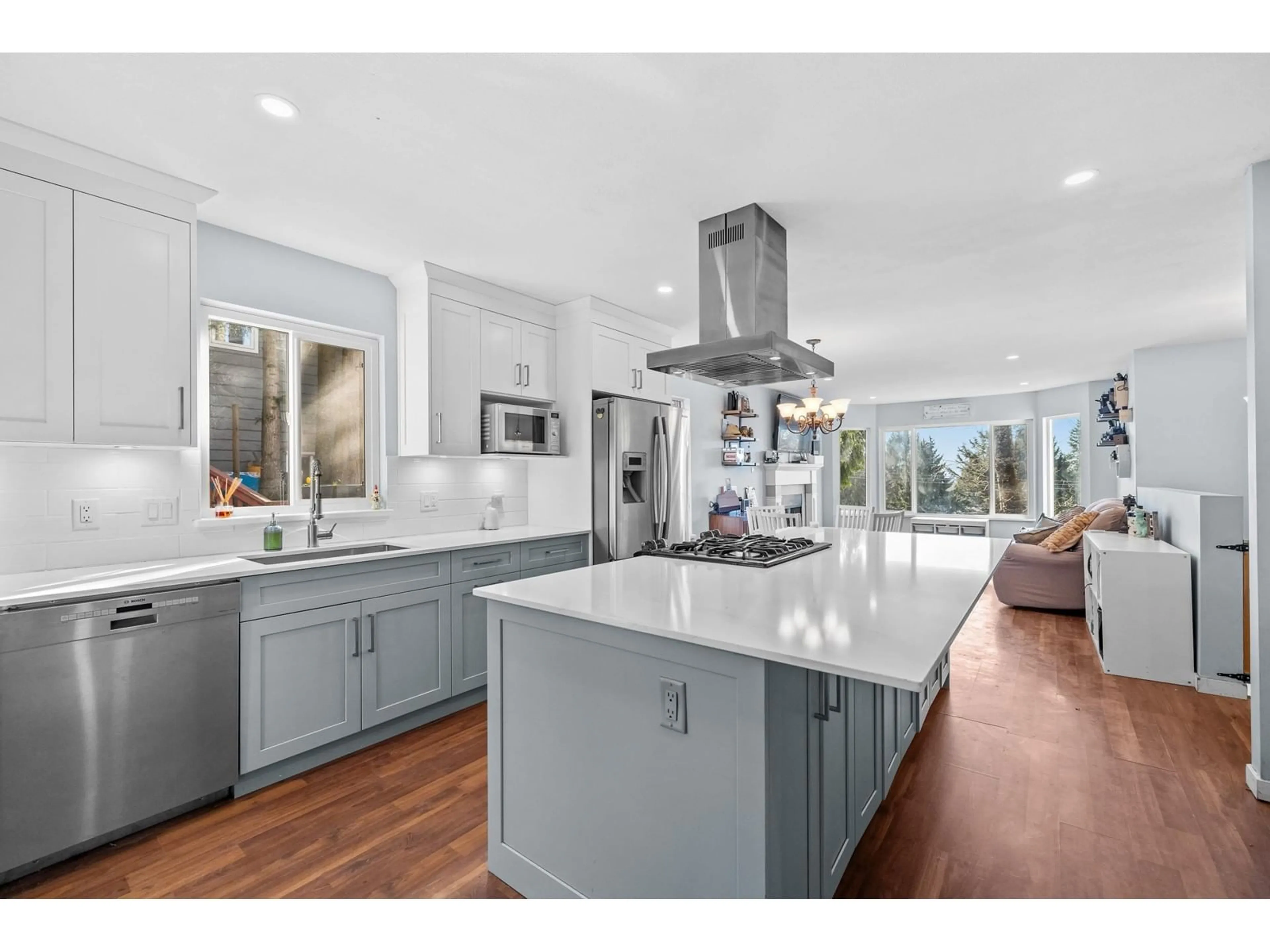 Open concept kitchen, unknown for 32350 BEAR, Mission British Columbia V2V6B9