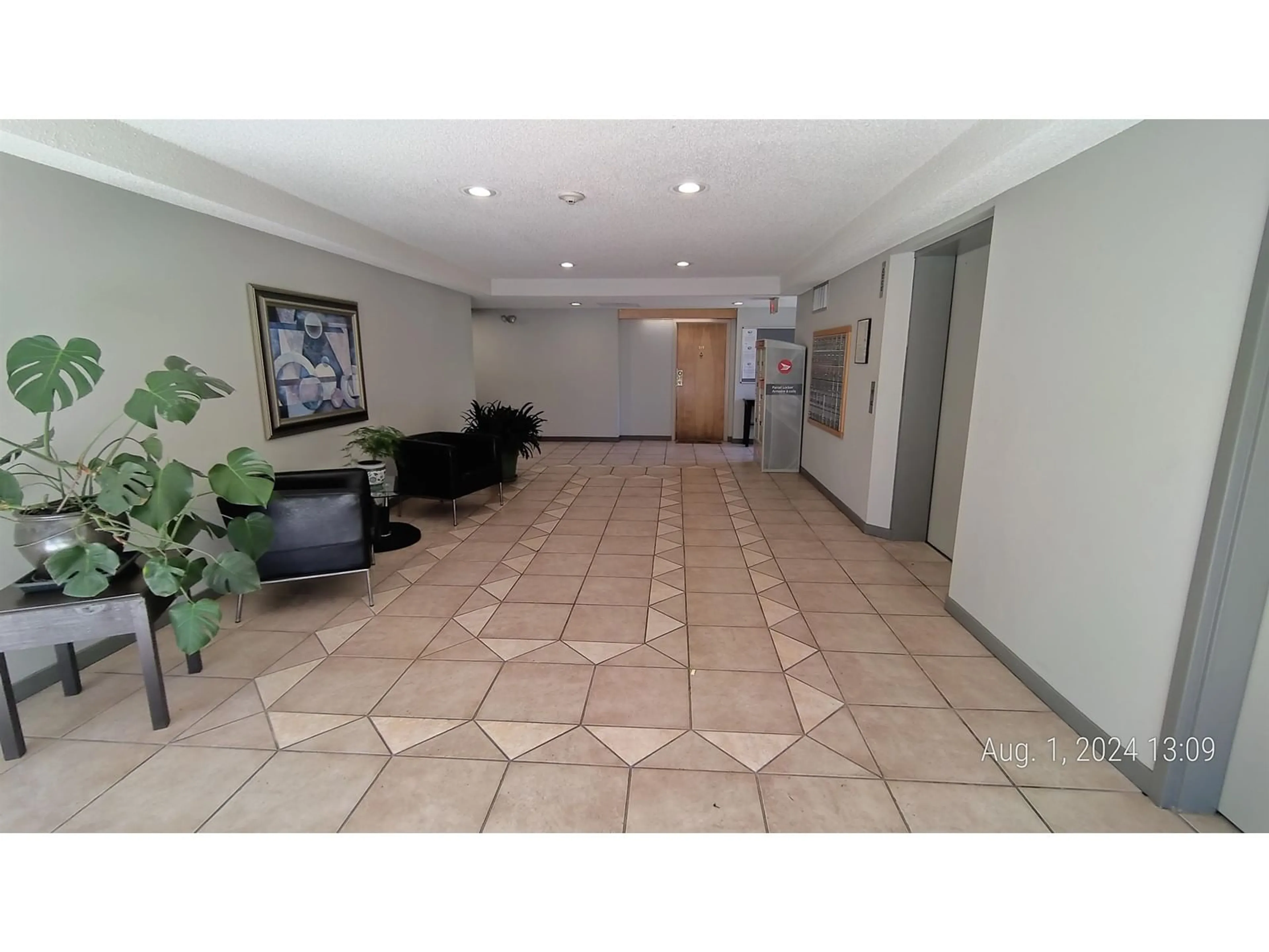 Lobby for 307 - 15275 19, Surrey British Columbia V4A1X6