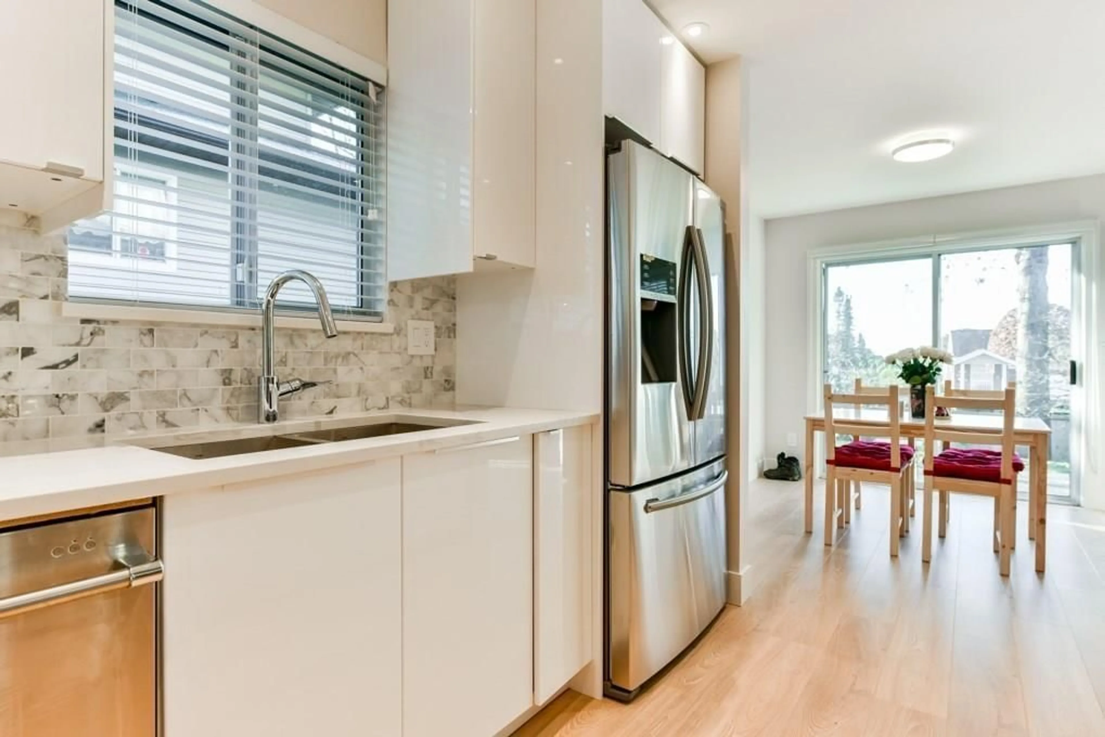Contemporary kitchen, unknown for 113 - 36060 OLD YALE, Abbotsford British Columbia V3G2E9