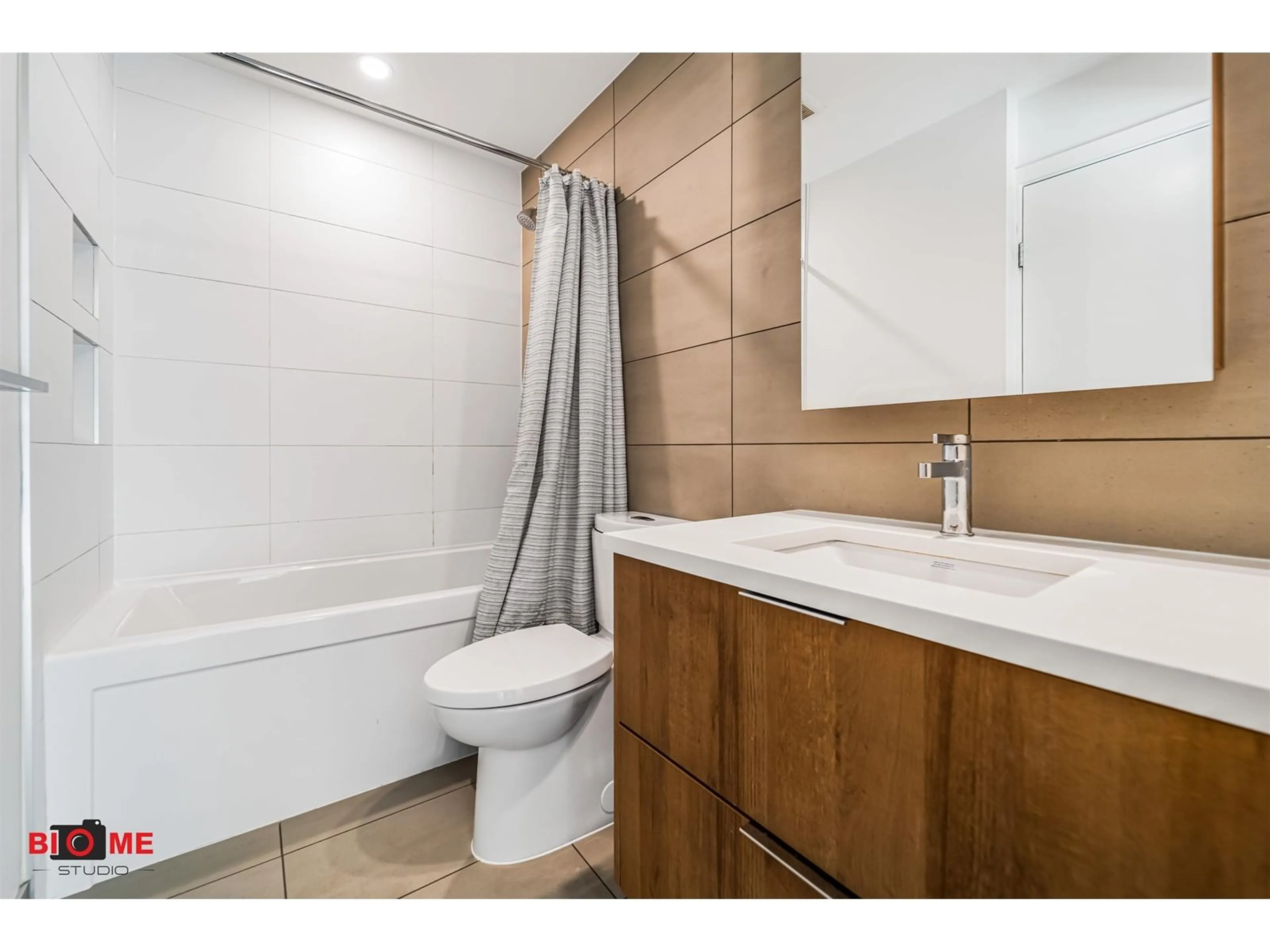 Standard bathroom, ceramic/tile floor for 2308 - 13359 OLD YALE, Surrey British Columbia V3T0S4