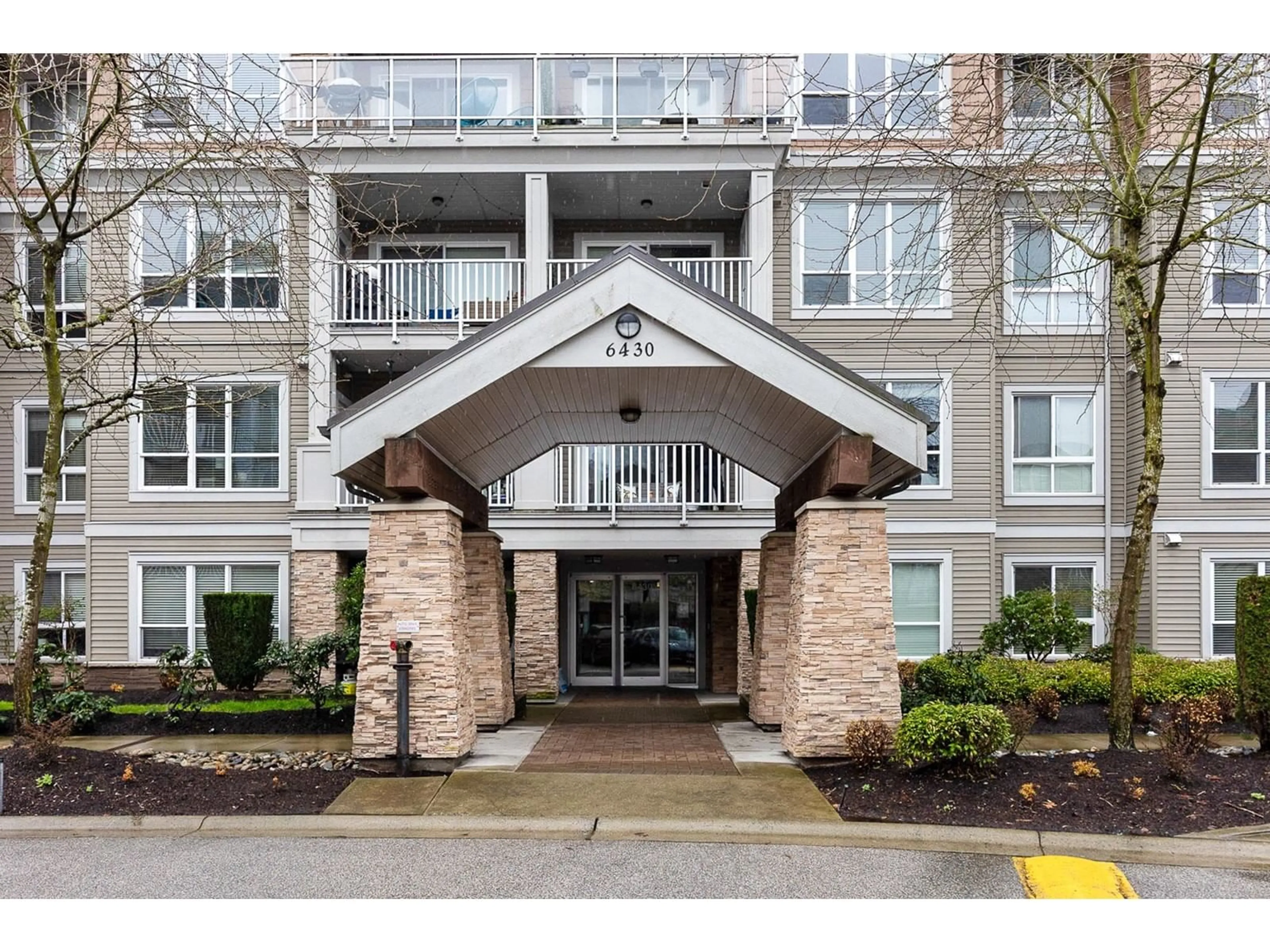 Indoor foyer for 206 - 6430 194, Surrey British Columbia V4N6J7