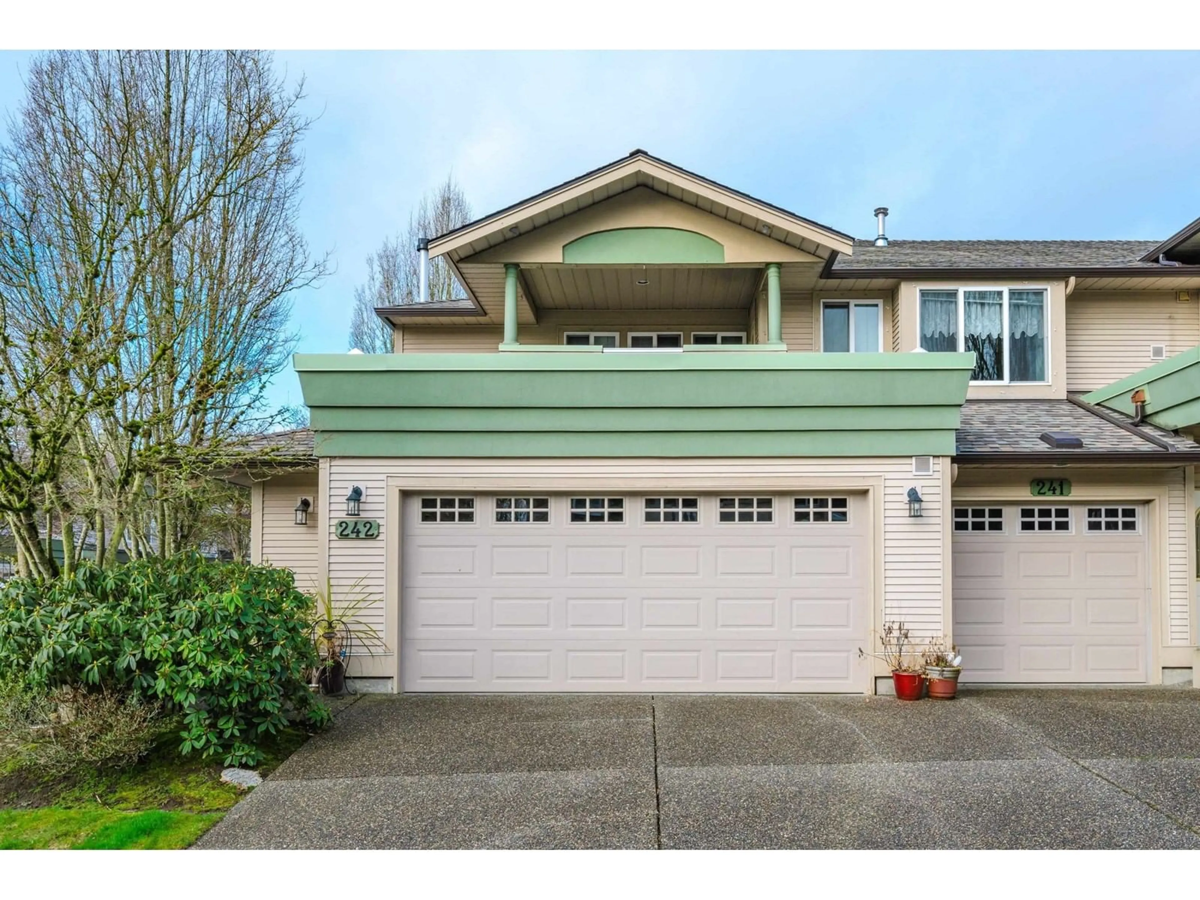 Home with vinyl exterior material, street for 242 - 13888 70, Surrey British Columbia V3W0R8