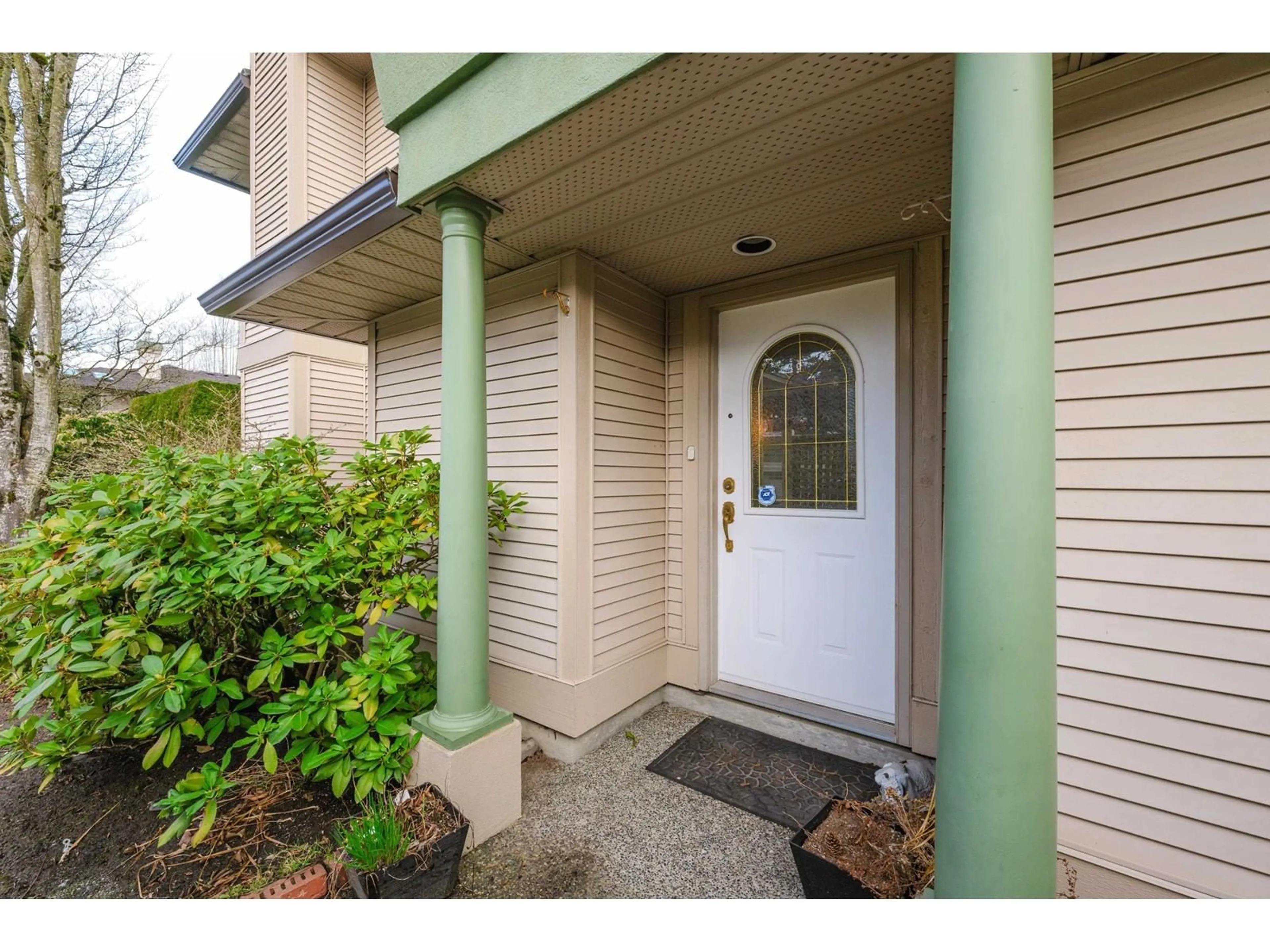 Indoor entryway for 242 - 13888 70, Surrey British Columbia V3W0R8