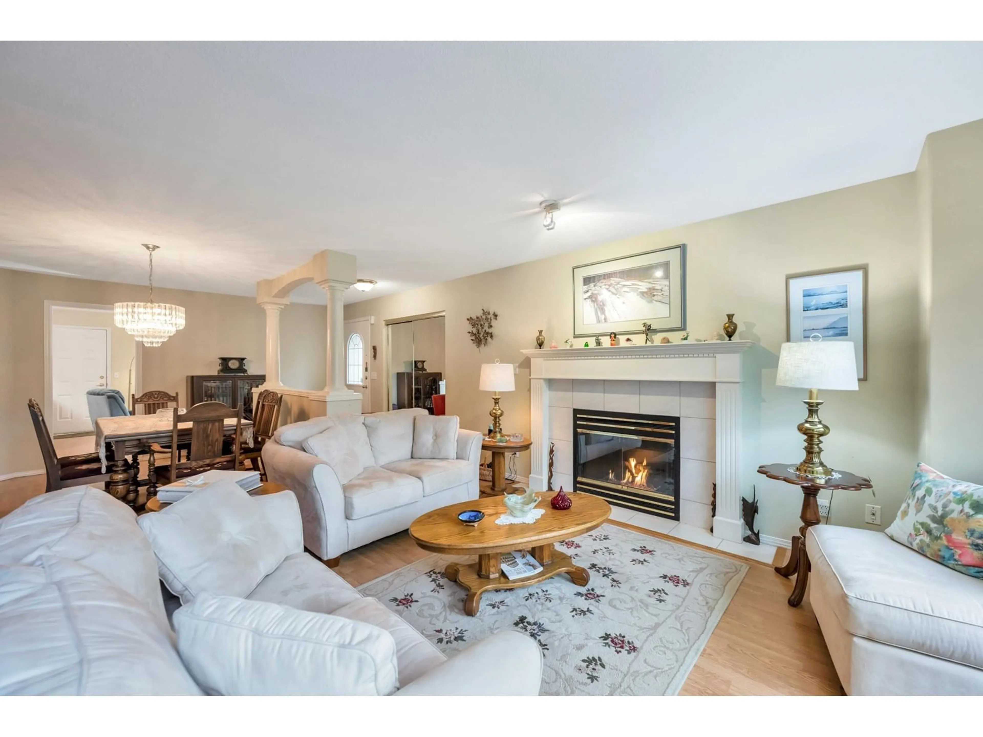 Living room with furniture, wood/laminate floor for 242 - 13888 70, Surrey British Columbia V3W0R8