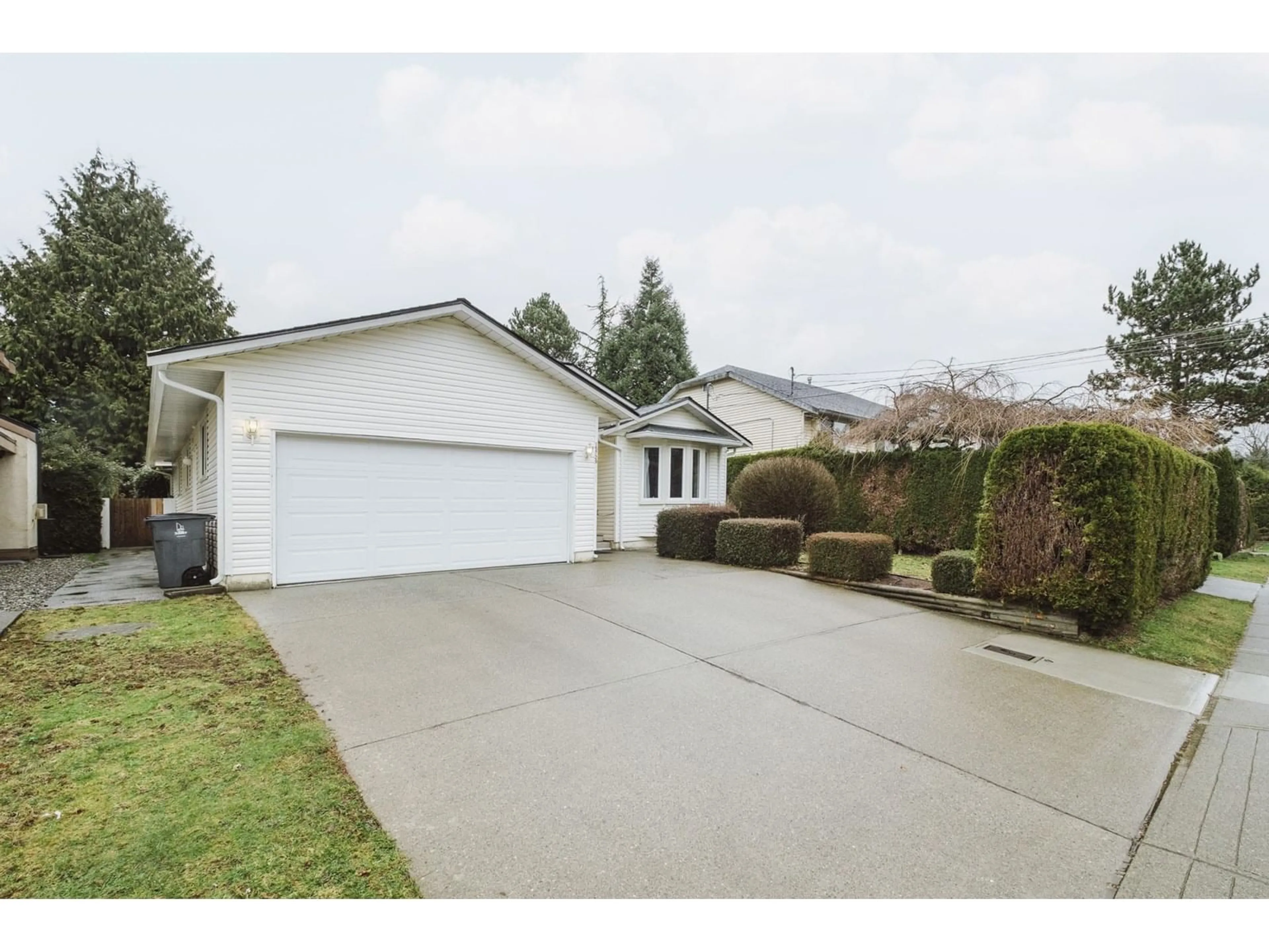 Home with vinyl exterior material, street for 15729 20, Surrey British Columbia V4A2A7