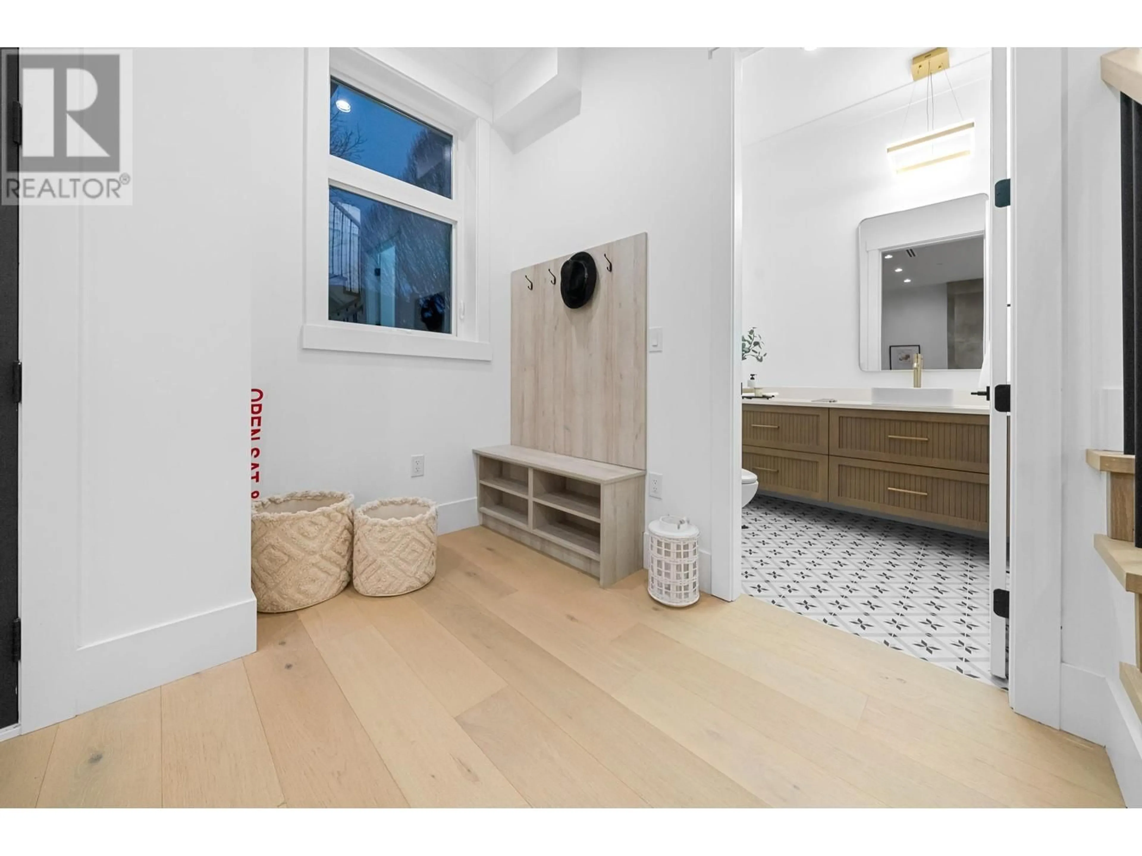 Unknown for 4990 SHERBROOKE STREET, Vancouver British Columbia V5W3M2