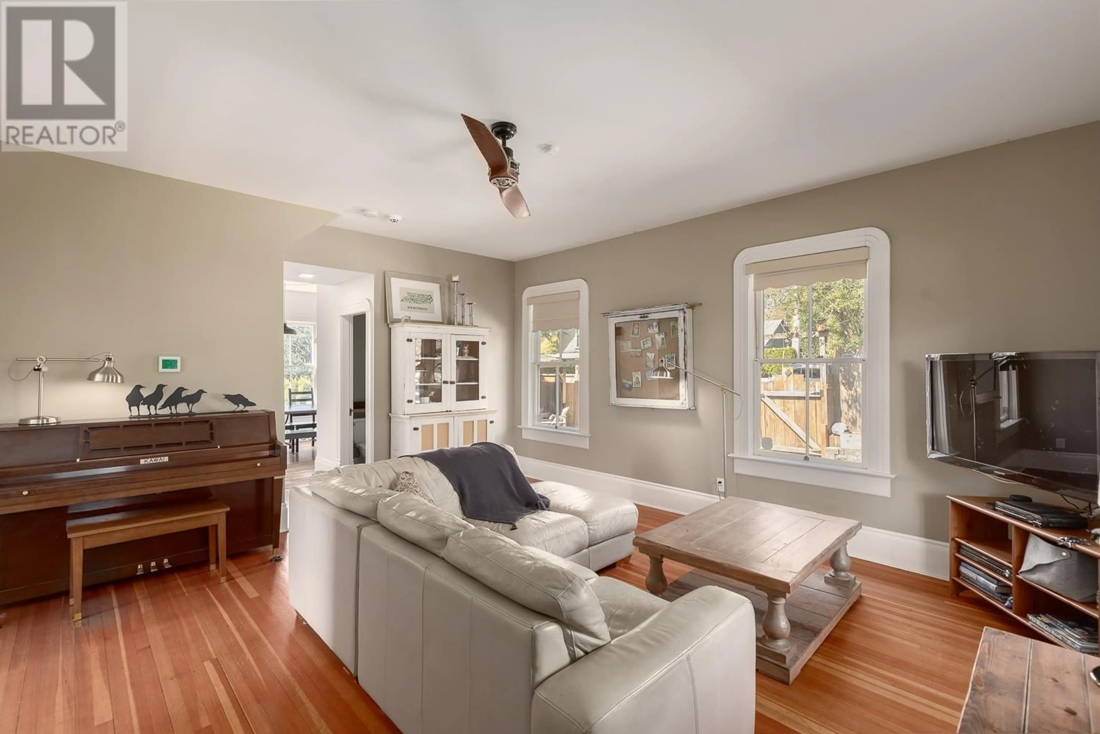Living room with furniture, unknown for 218 BURR STREET, New Westminster British Columbia V3M3T8