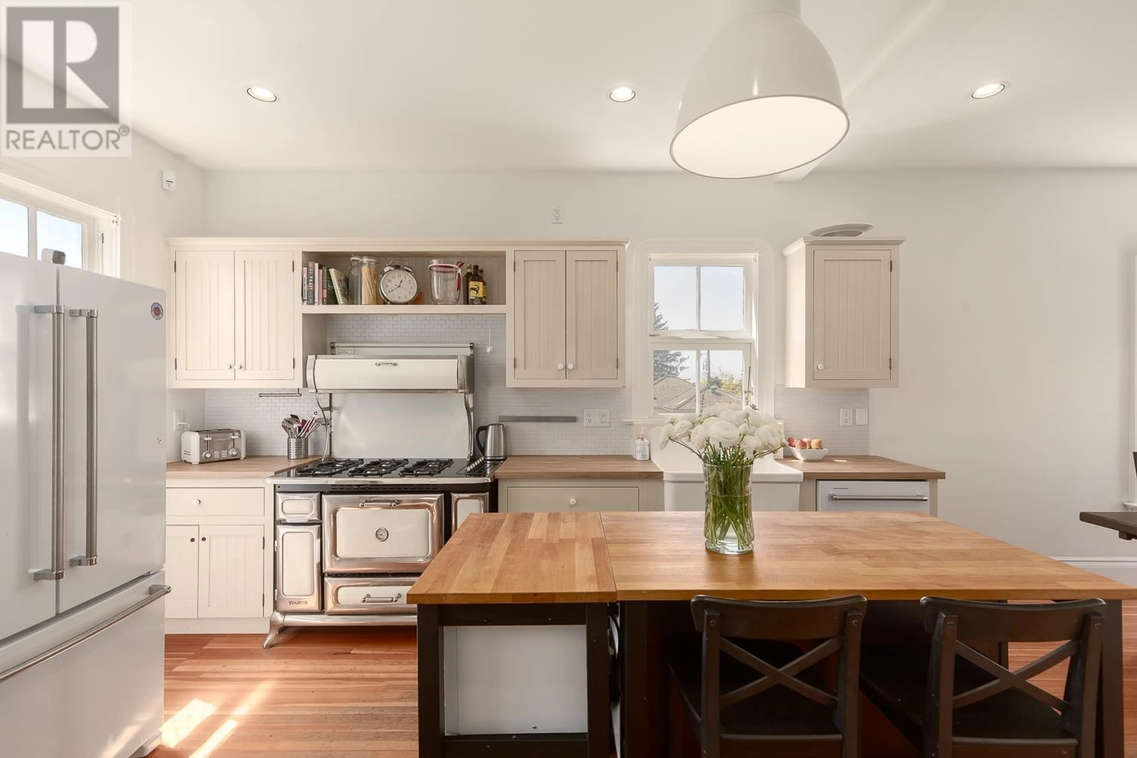Open concept kitchen, unknown for 218 BURR STREET, New Westminster British Columbia V3M3T8