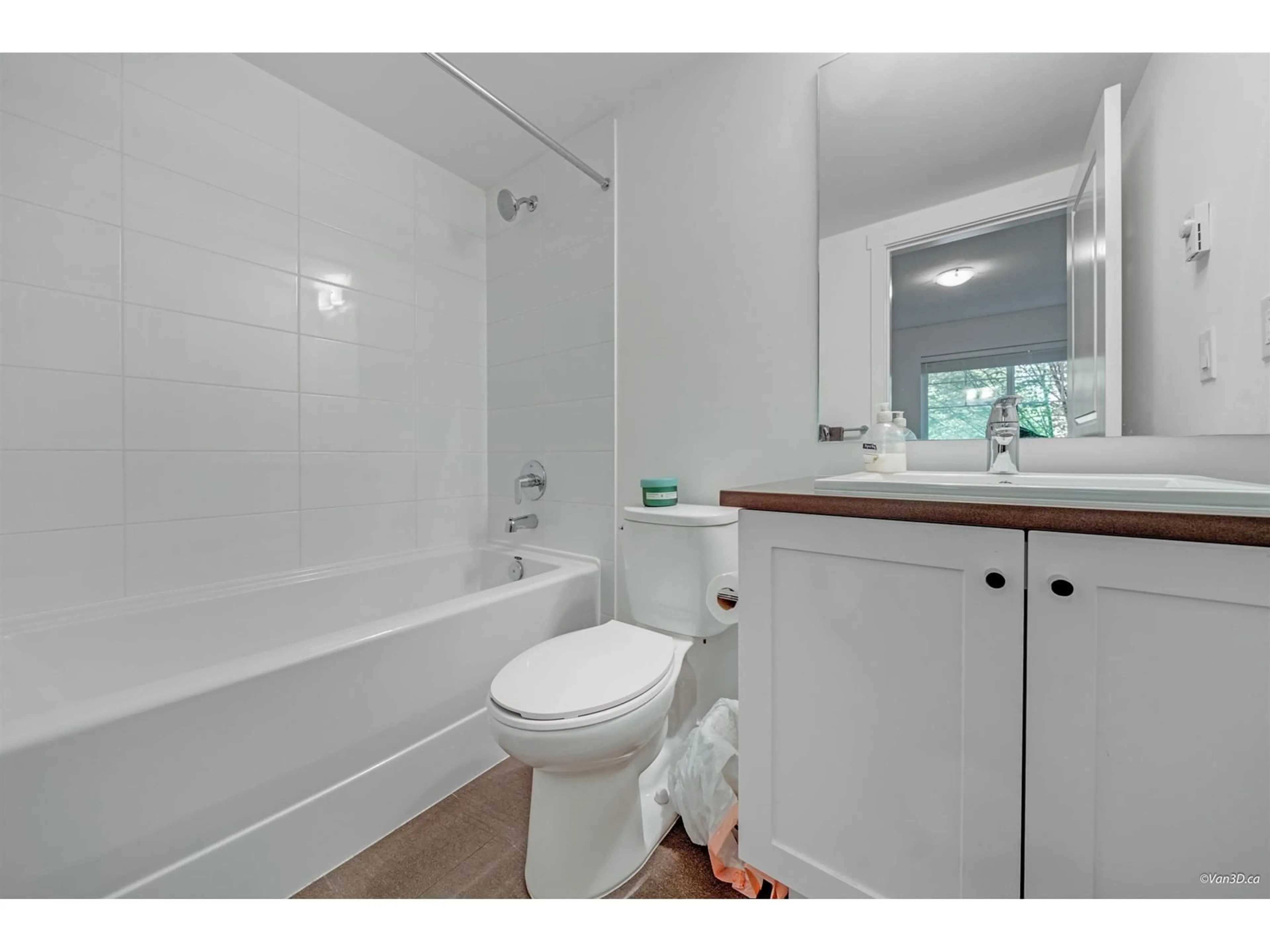 Standard bathroom, unknown for 86 - 8168 136A, Surrey British Columbia V3W2Z6