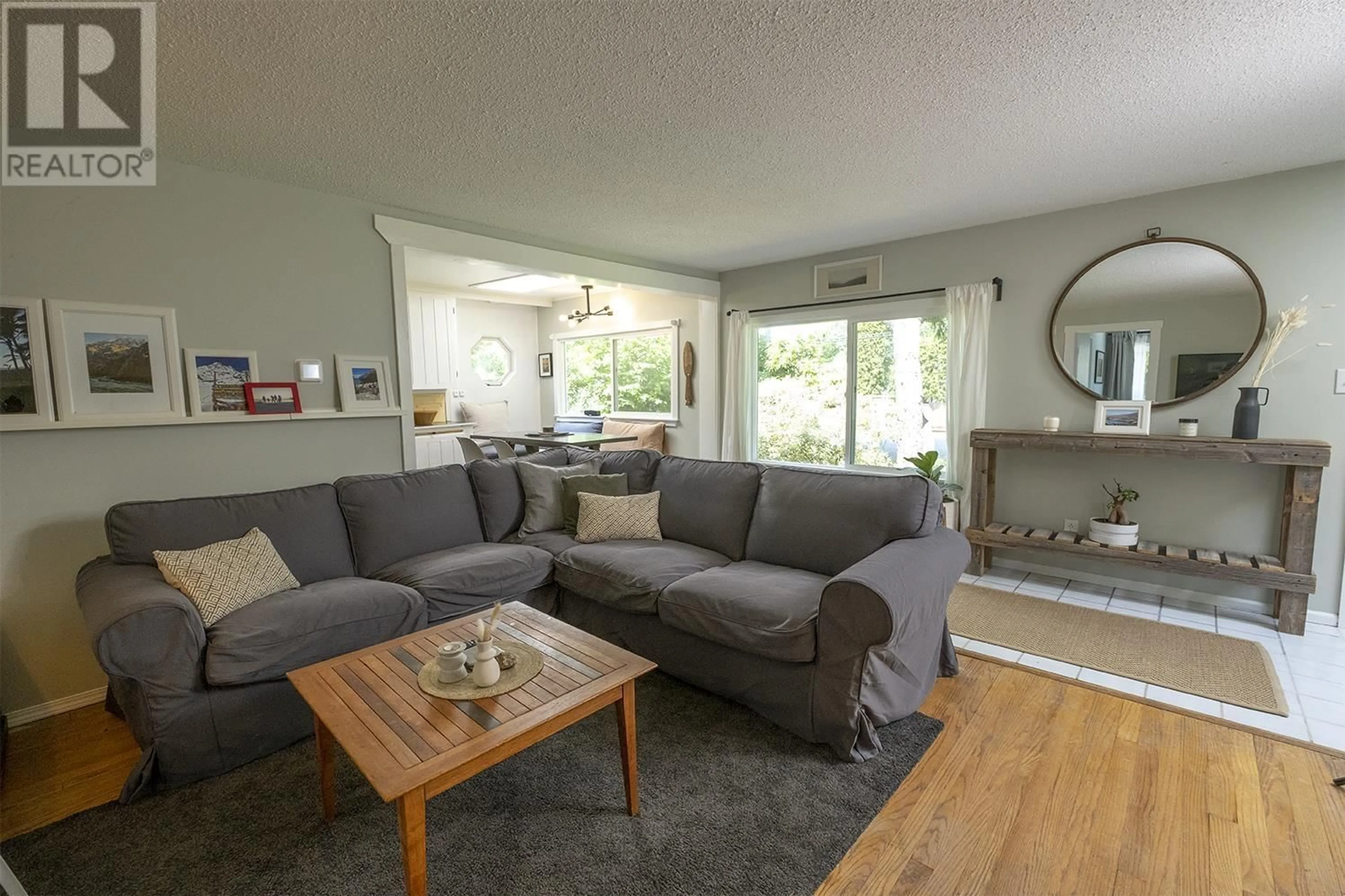 Living room with furniture, unknown for 649 DOUGALL ROAD, Gibsons British Columbia V0N1V8