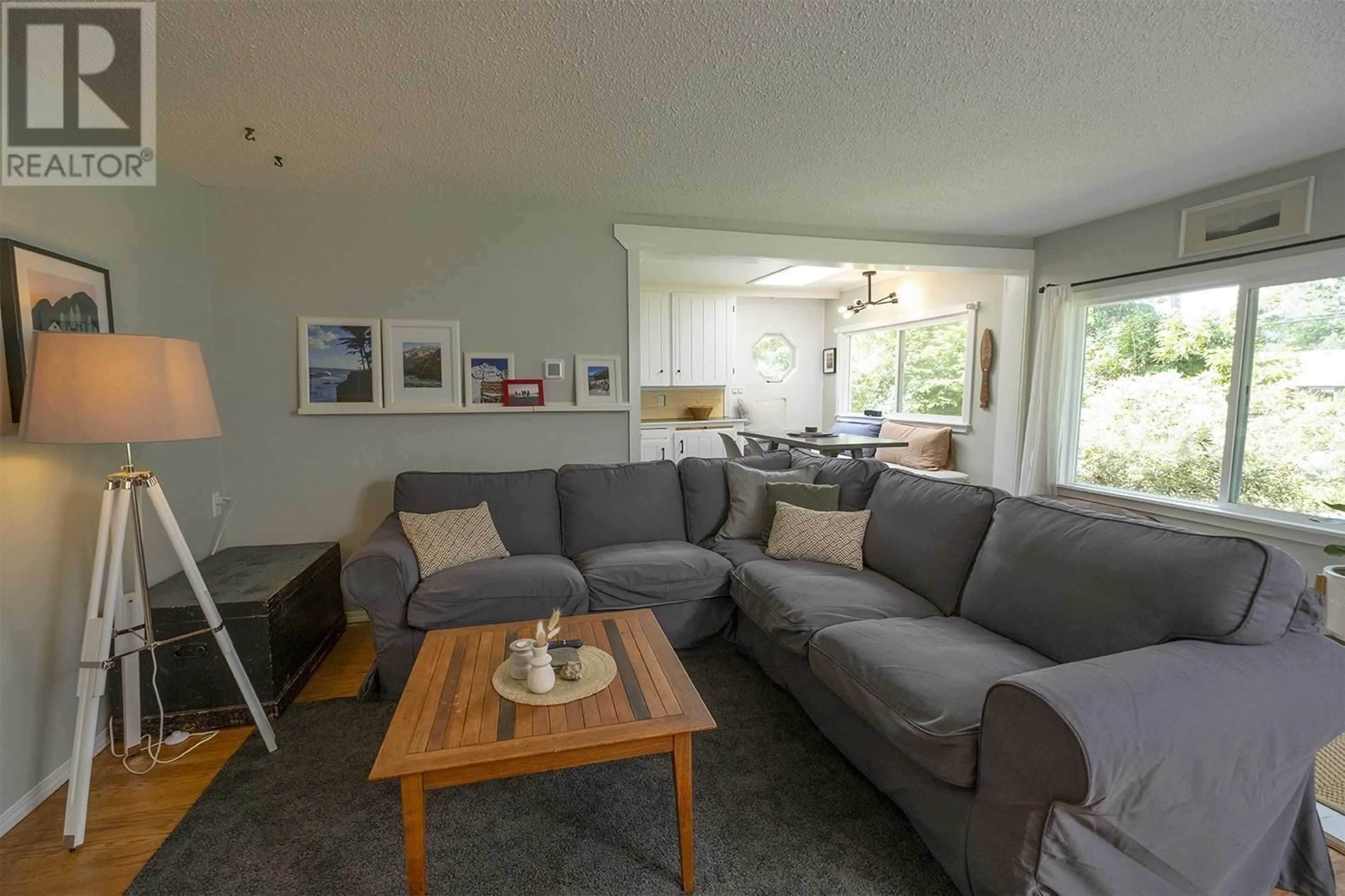 Living room with furniture, unknown for 649 DOUGALL ROAD, Gibsons British Columbia V0N1V8