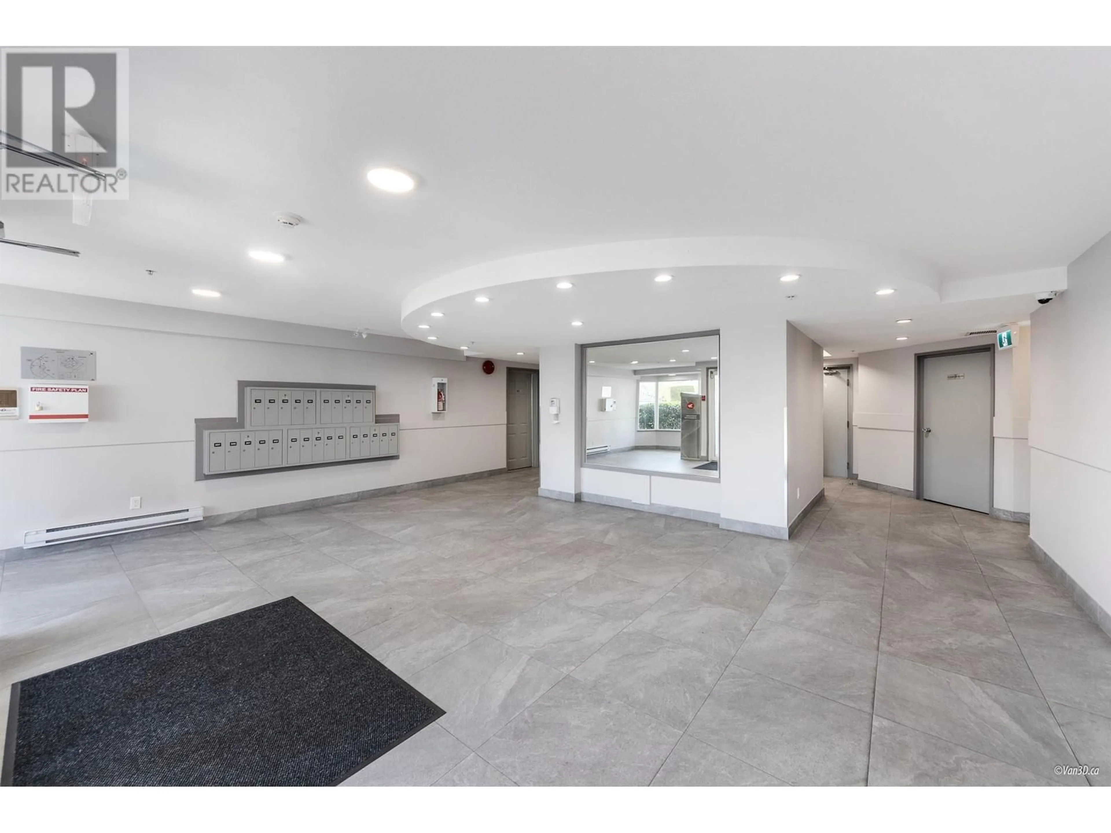 Indoor foyer for 202 - 7071 BLUNDELL ROAD, Richmond British Columbia V6Y1J5
