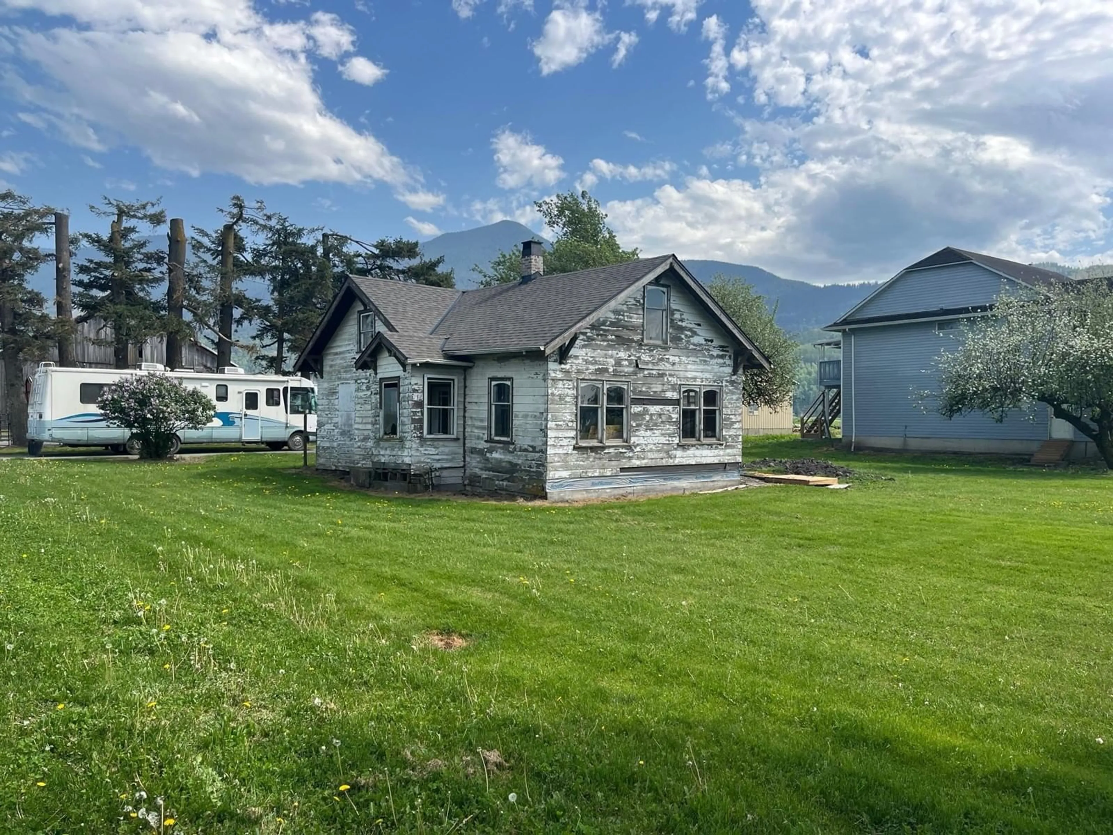 A pic from outside/outdoor area/front of a property/back of a property/a pic from drone, mountain view for 48818 PRAIRIE CENTRAL ROAD, Chilliwack British Columbia V2P6H3