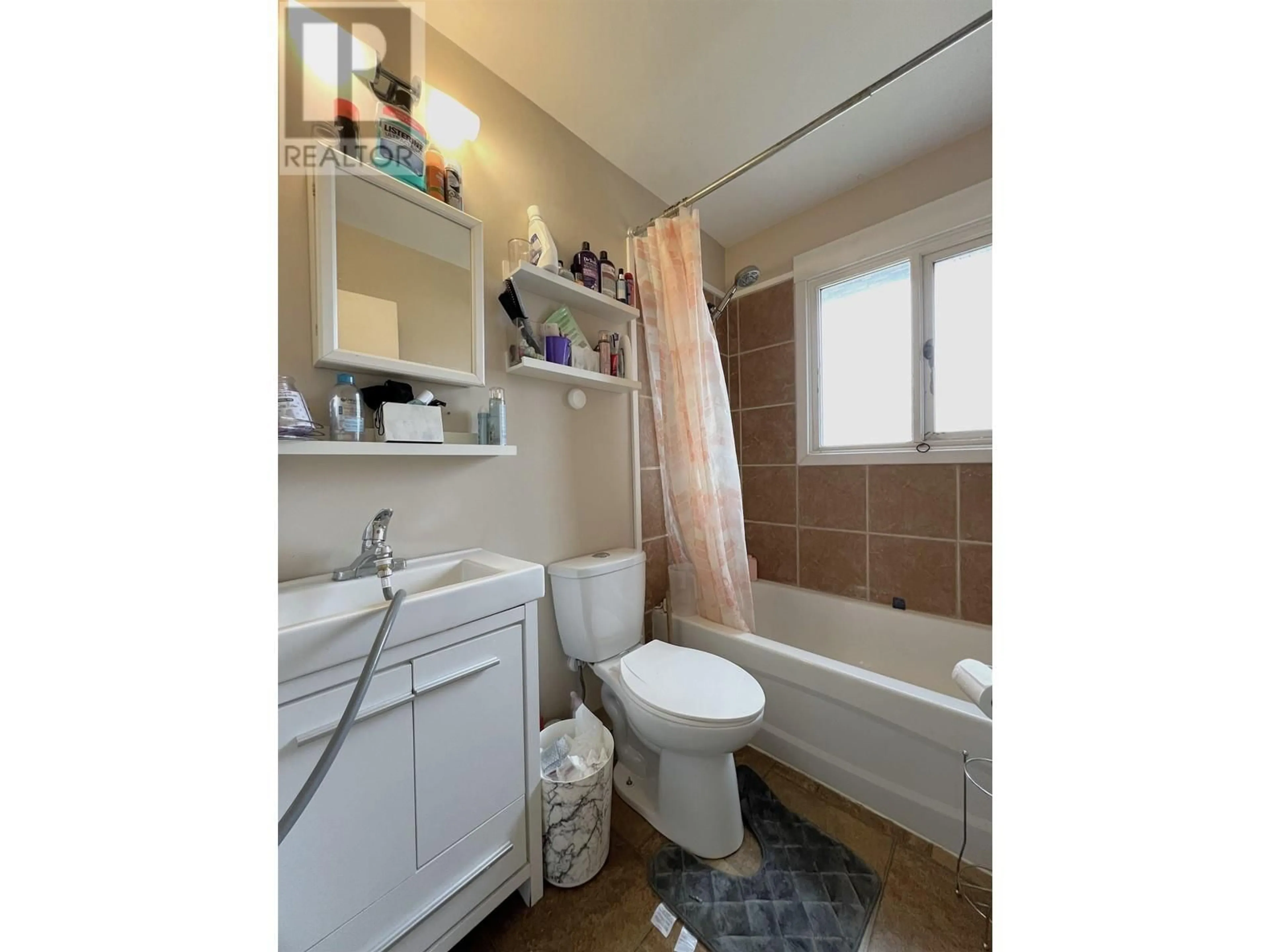 A pic of a room for 1145 20TH AVENUE, Prince George British Columbia V2L4B2