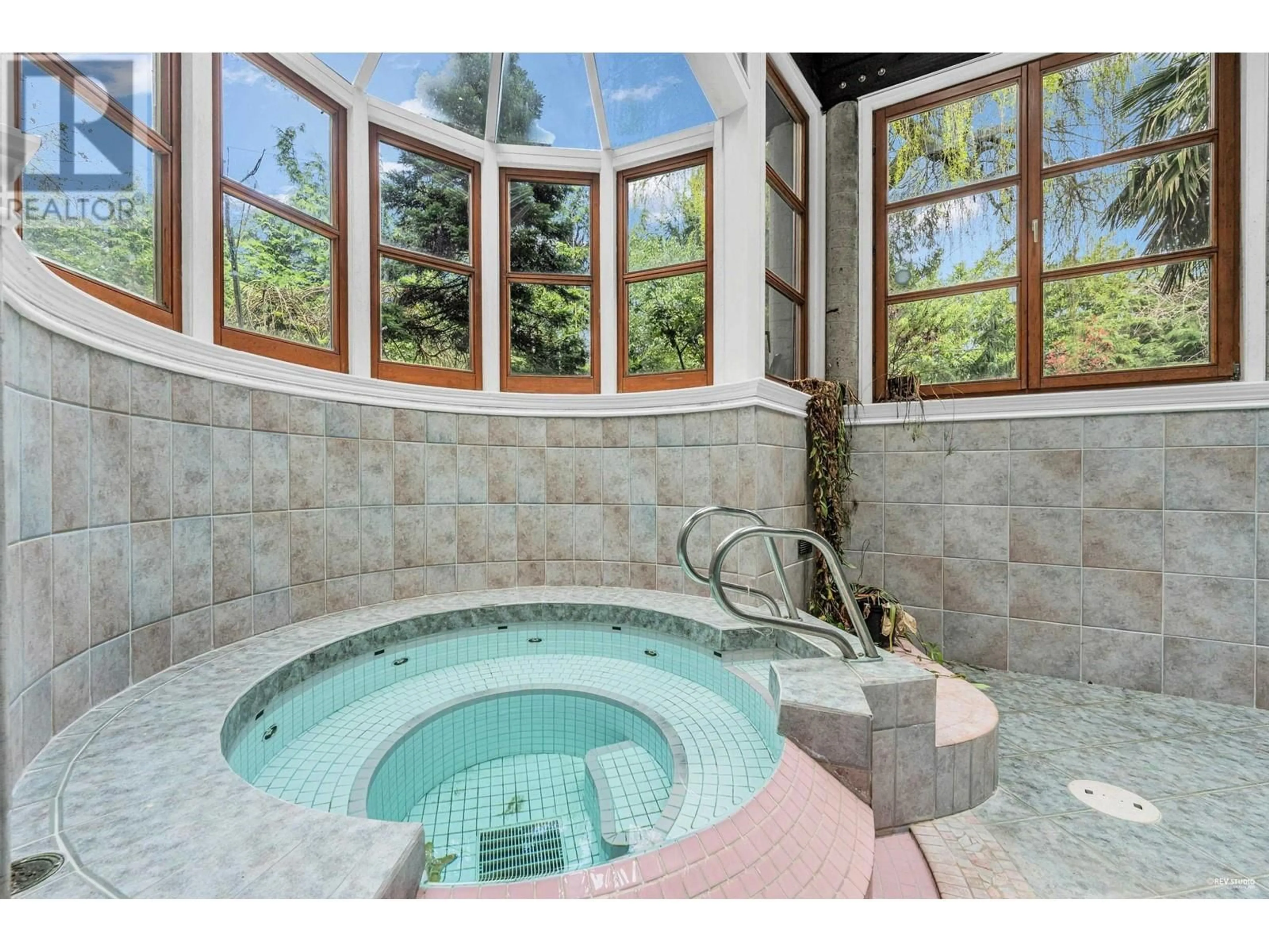 Contemporary bathroom, ceramic/tile floor for 3489 PINE CRESCENT, Vancouver British Columbia V6J4K1